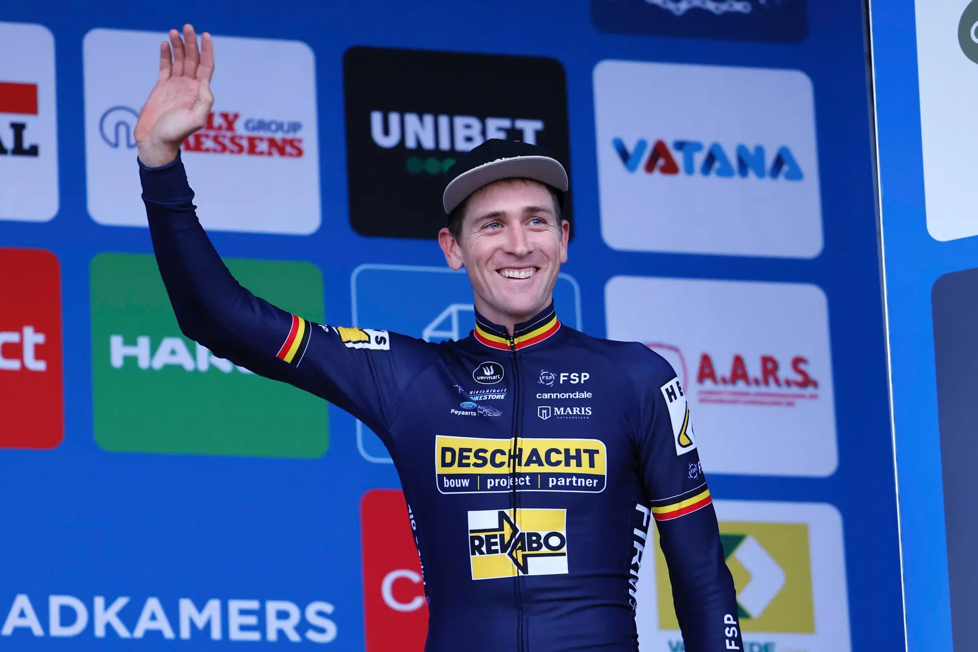 Toon Aerts deelt twee jaar na breuk prikje uit aan zijn vroegere baas Sven Nys
