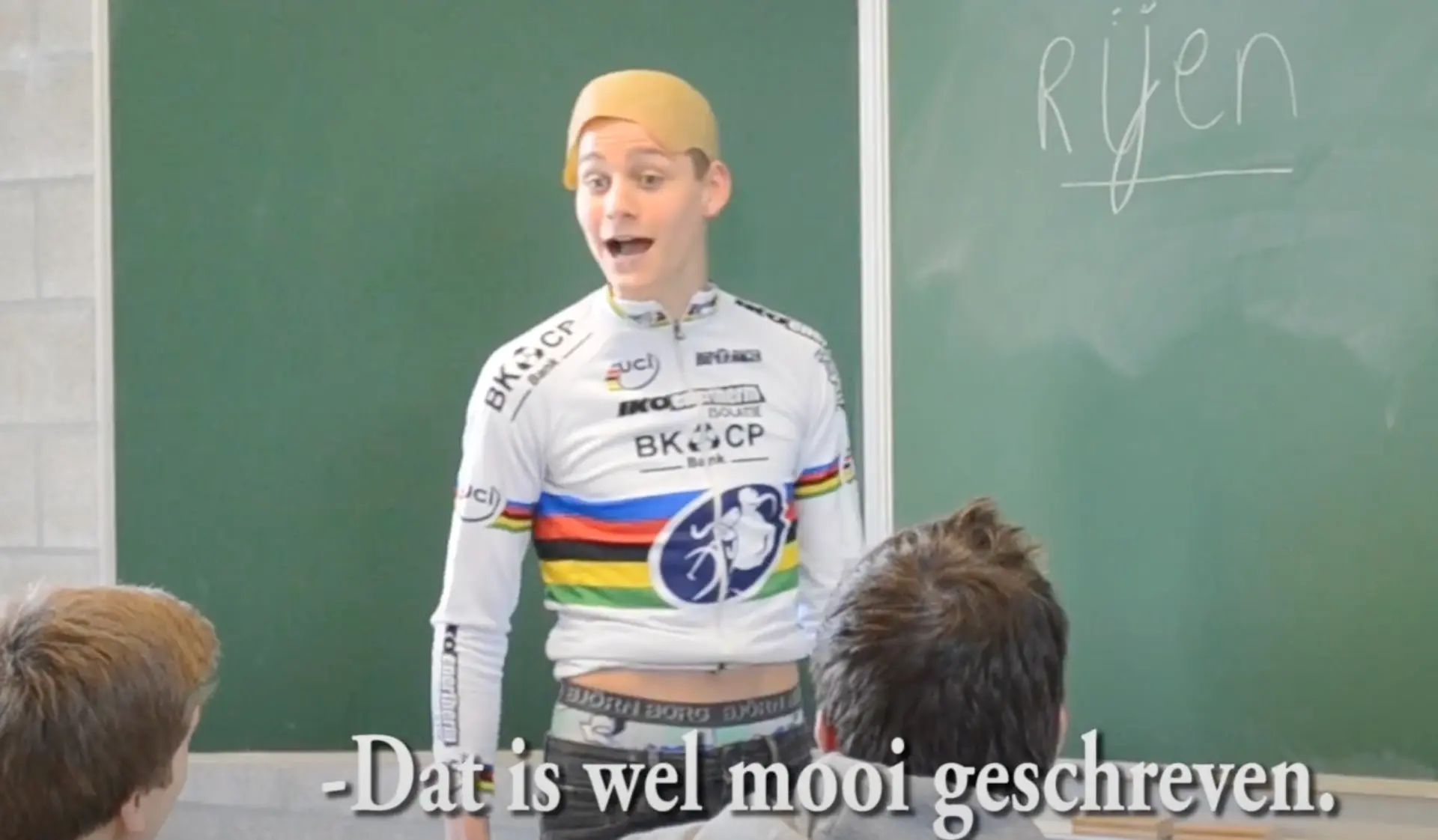 Hilarische beelden: 18-jarige Mathieu van der Poel zet klas op stelten