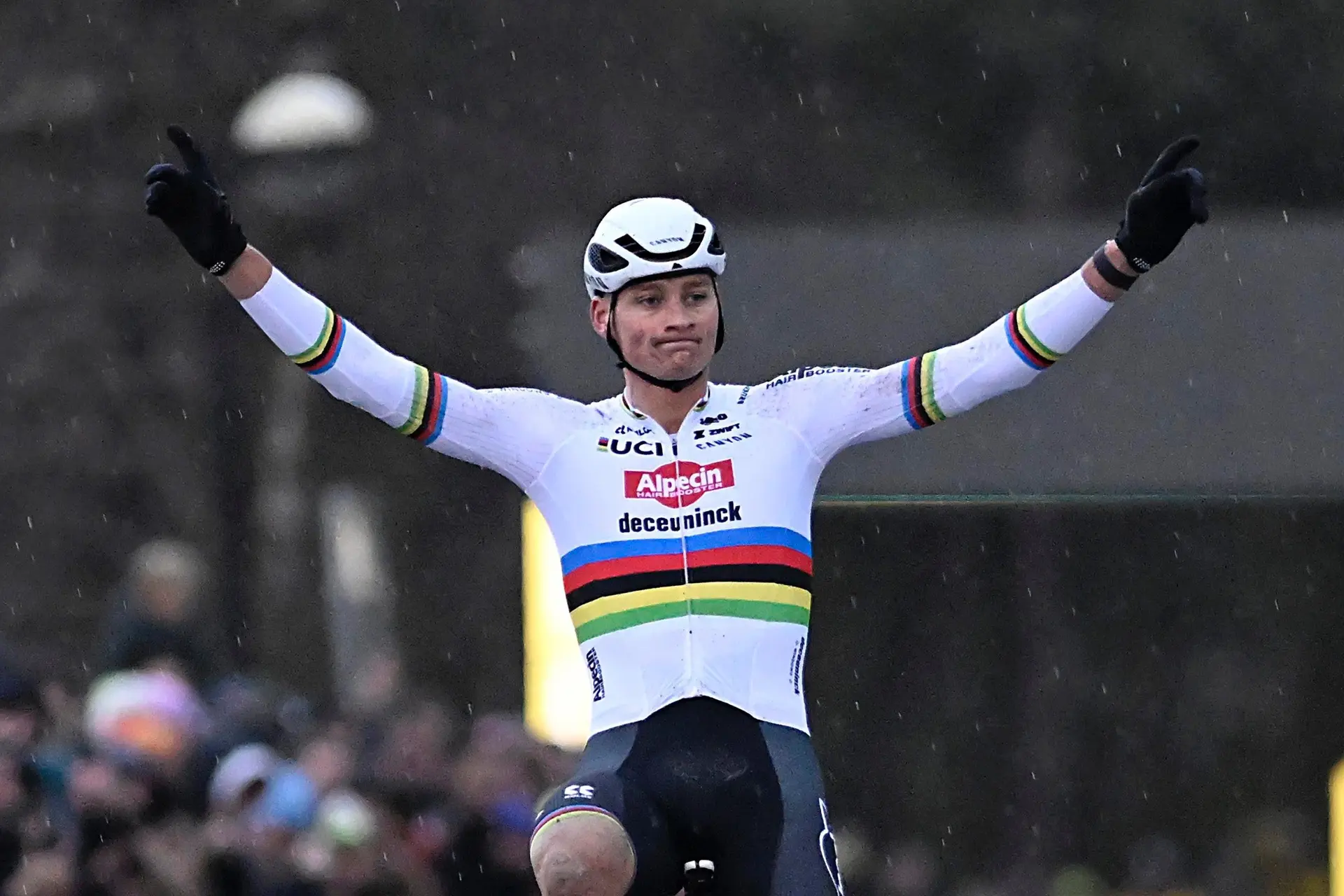 Mathieu van der Poel reageert kort op incident met 'supporters' in Gavere