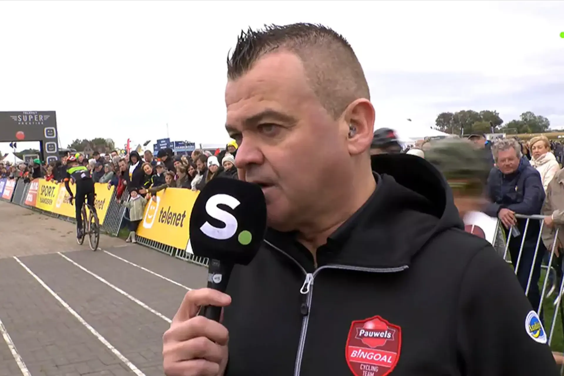 Jurgen Mettepenningen ziet één crosser in staat om Mathieu van der Poel te volgen