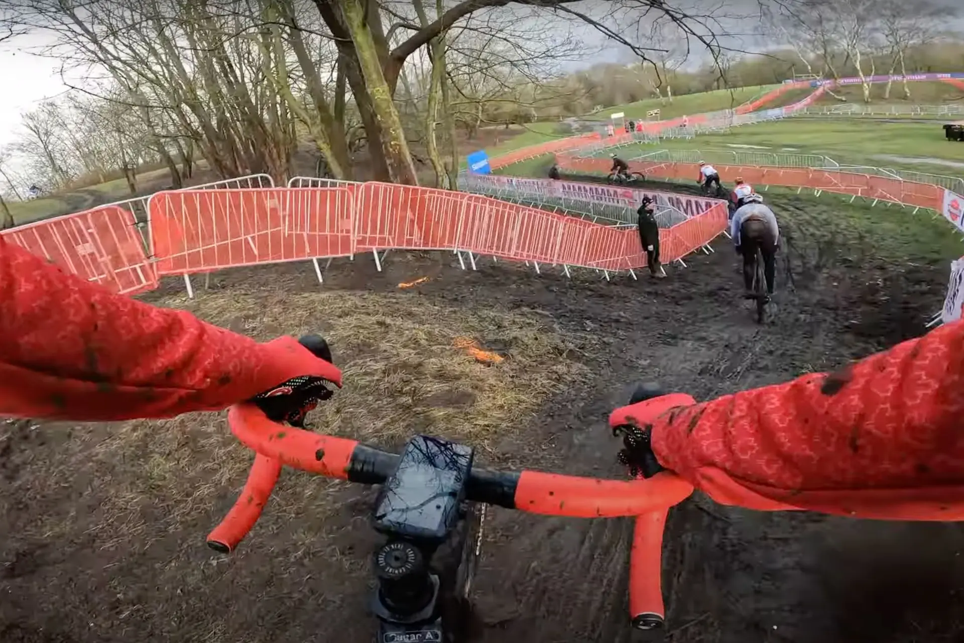 VIDEO. Rij een rondje mee op het loodzware WK-parcours in Liévin