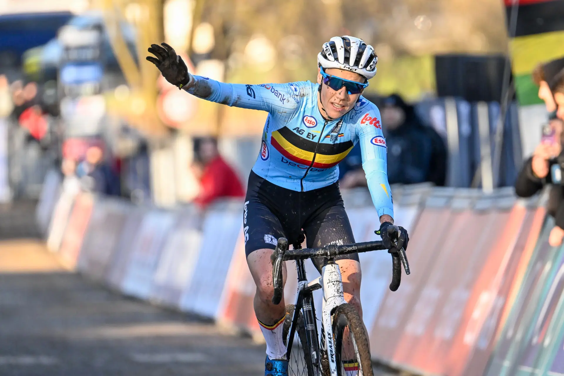 Naast Sanne Cant hangen zondag nog 6 (!) veldrijders hun crossfiets aan de wilgen