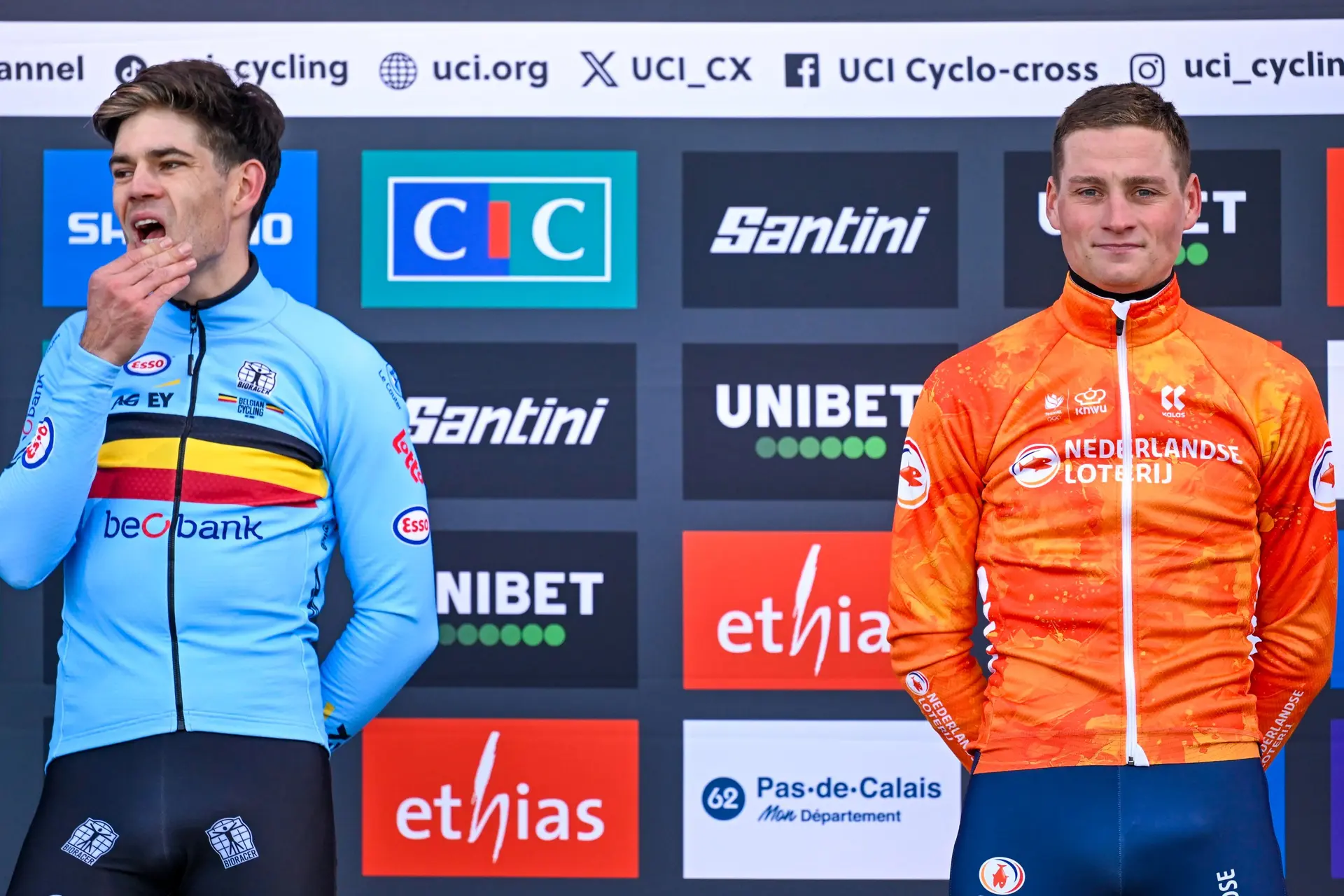 Is Wout van Aert bestolen van wereldtitel? 'Heb het idee dat ik niet veel tijd verloor'
