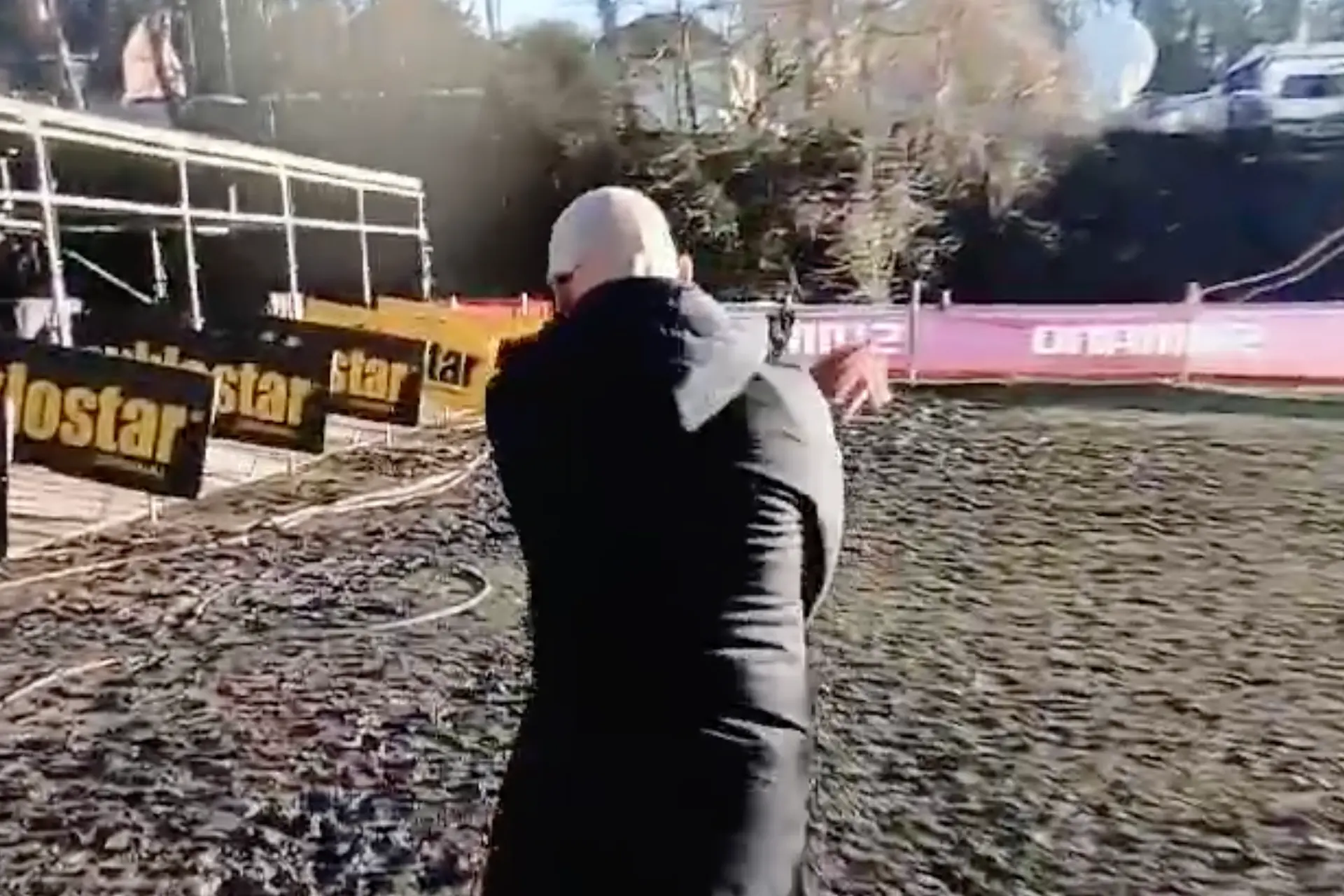 VIDEO. Sven Nys gaat door het lint na finish WK