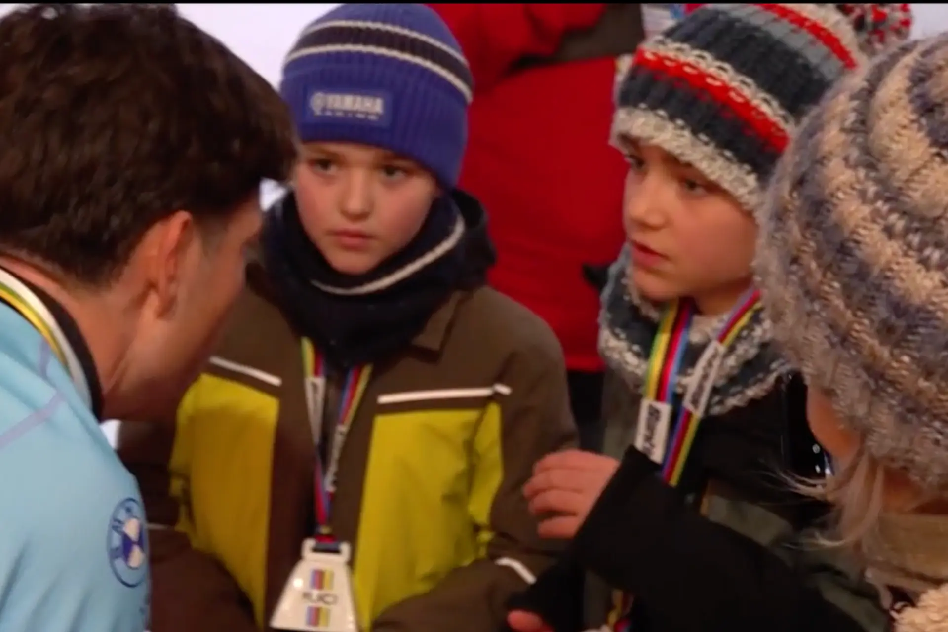 KIJK. Twee jonge kinderen bezorgen Wout van Aert verloren horloge terug