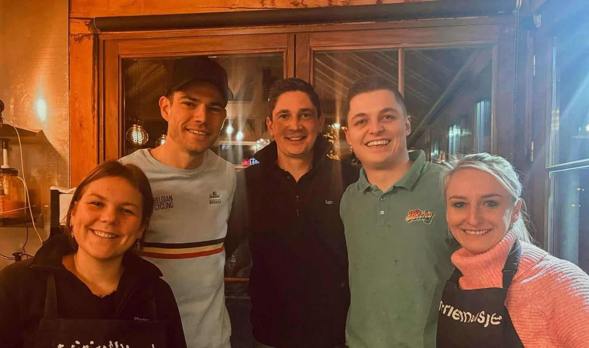 Frituuruitbaatster was 'de kluts kwijt' na bezoek Wout van Aert: 'Hij was zo vriendelijk!'