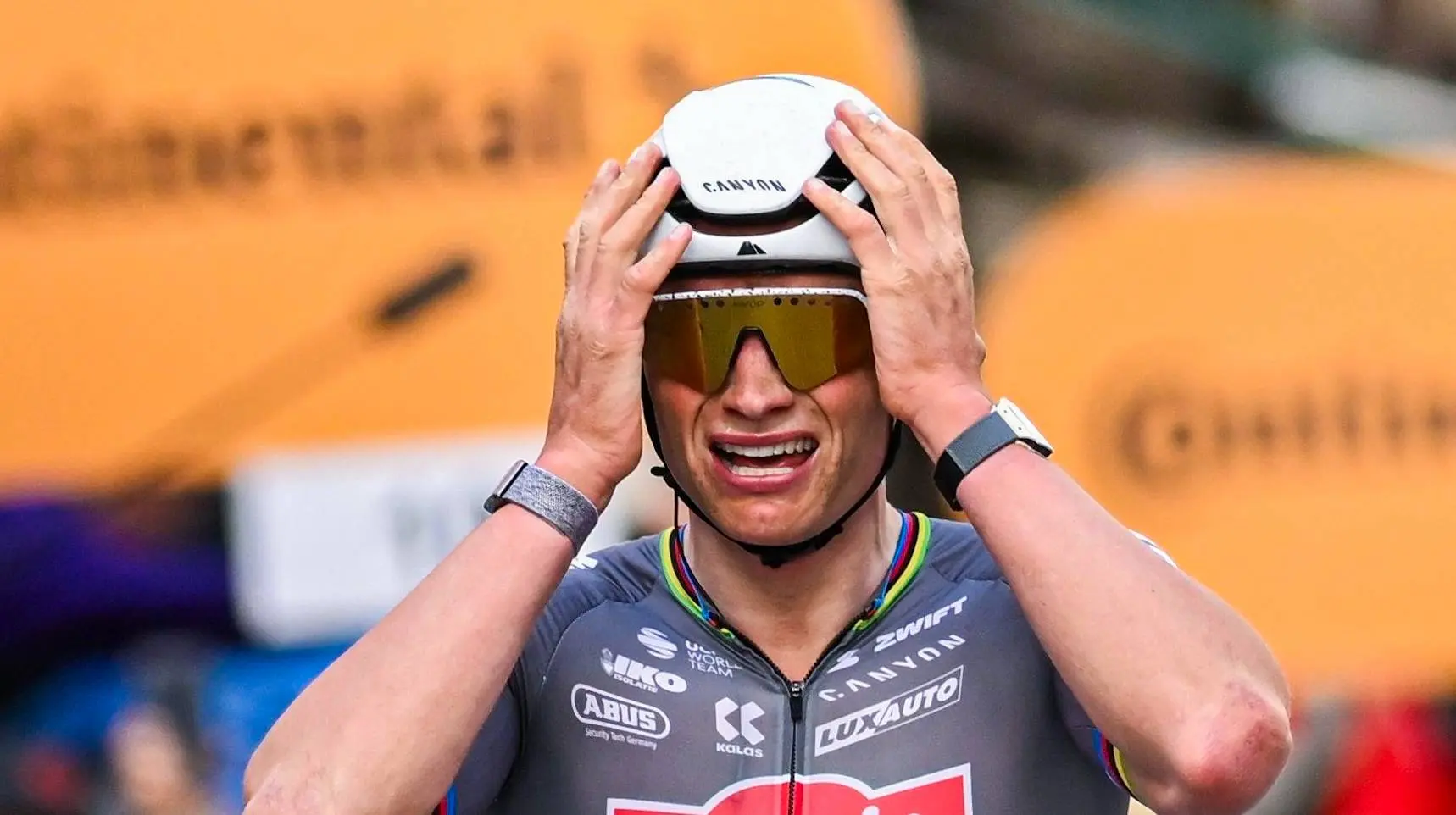 'Die Hollander rijdt niet zuiver': Mathieu van der Poel krijgt zure reacties na zeges in San Remo en E3