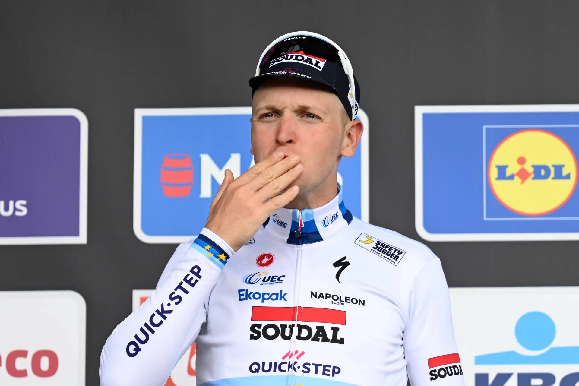 Belachelijk of terecht? Tim Merlier krijgt gele kaart na Gent-Wevelgem