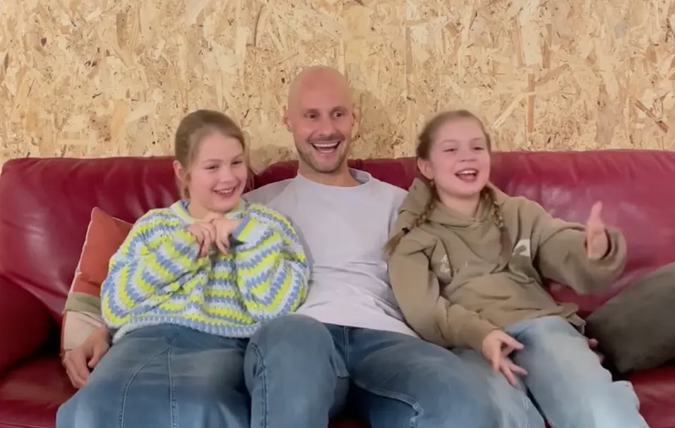 Tom Boonen over zijn tweelingdochters: 'Ze blaffen regelmatig tegen elkaar, maar hebben een enorm sterke band'