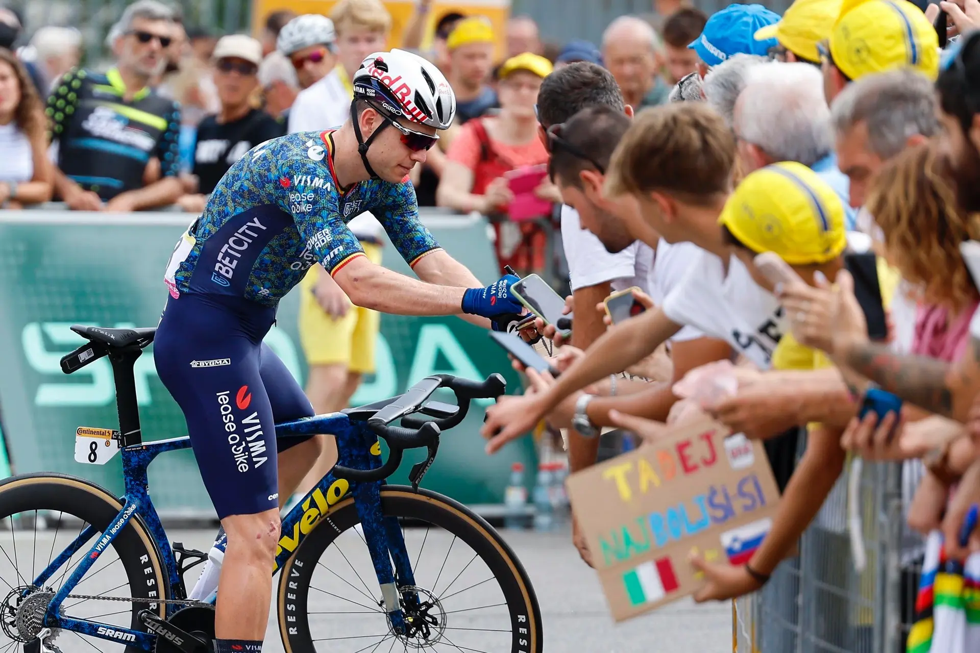KIJK. Wout van Aert onthult nieuwe outfit voor Tour de France