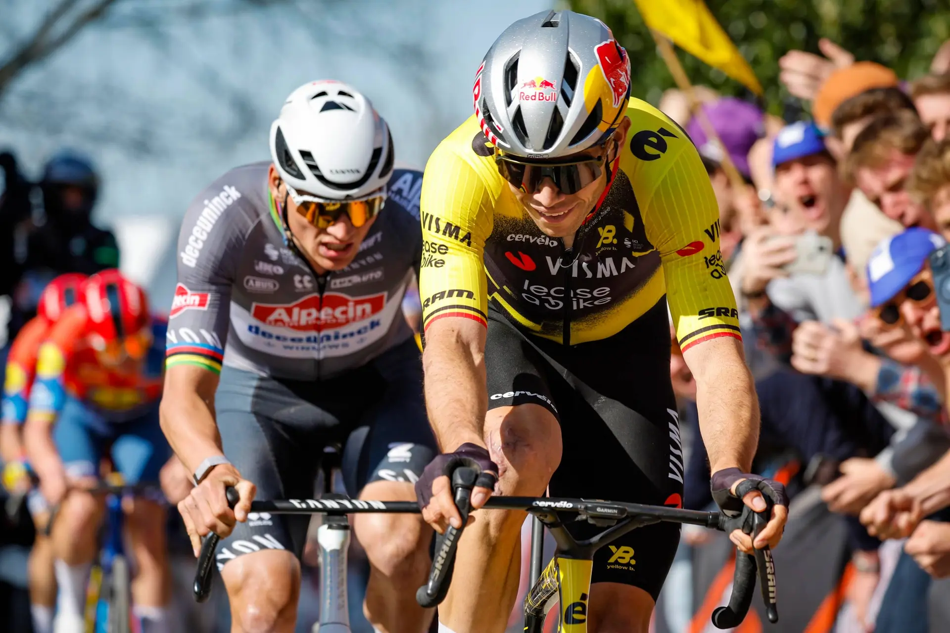 Mathieu van der Poel zegt zijn gedacht over 'oneerlijk' snufje van Wout van Aert
