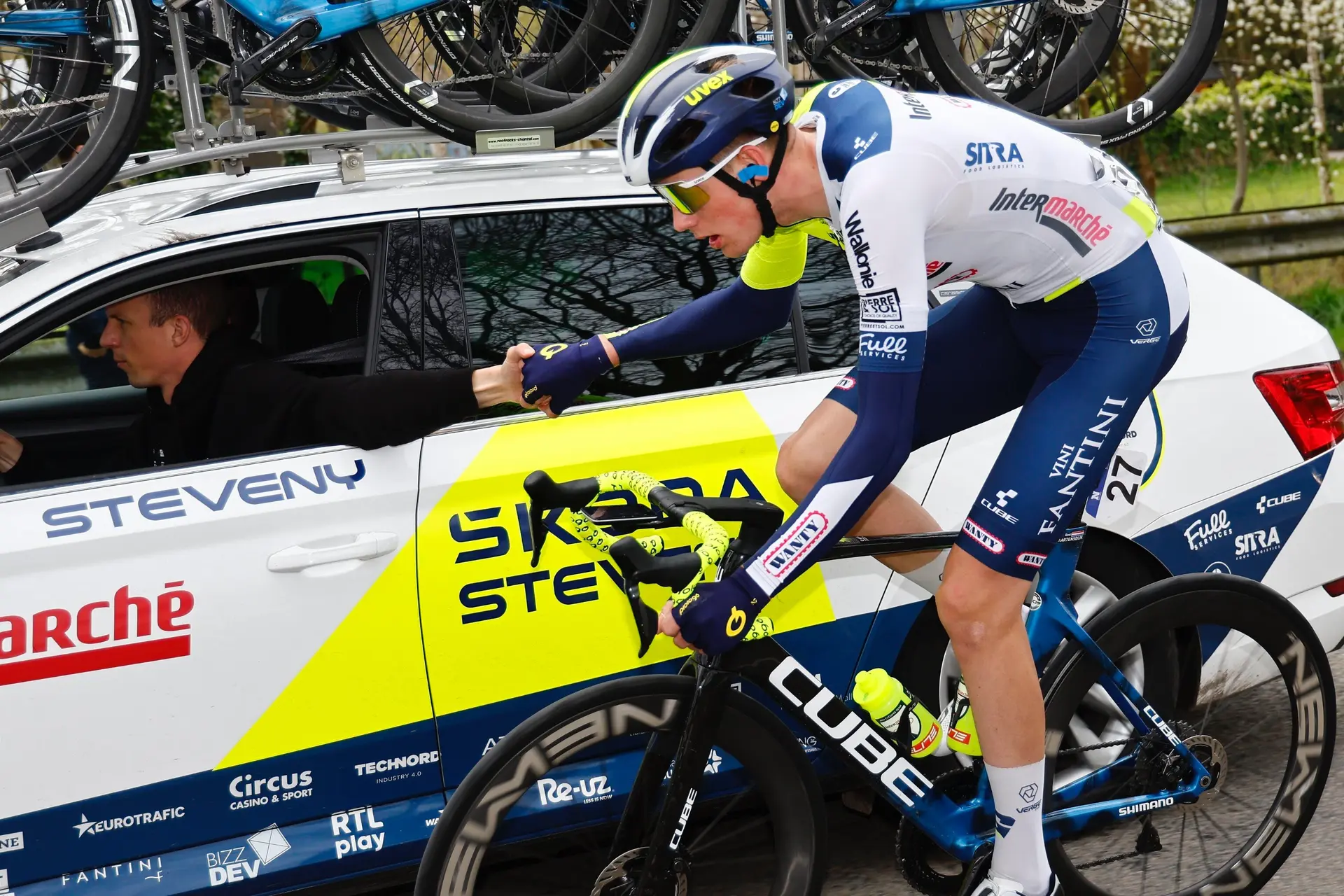 Belgische ploegleider twee (!) keer gesanctioneerd na 19e Giro-etappe