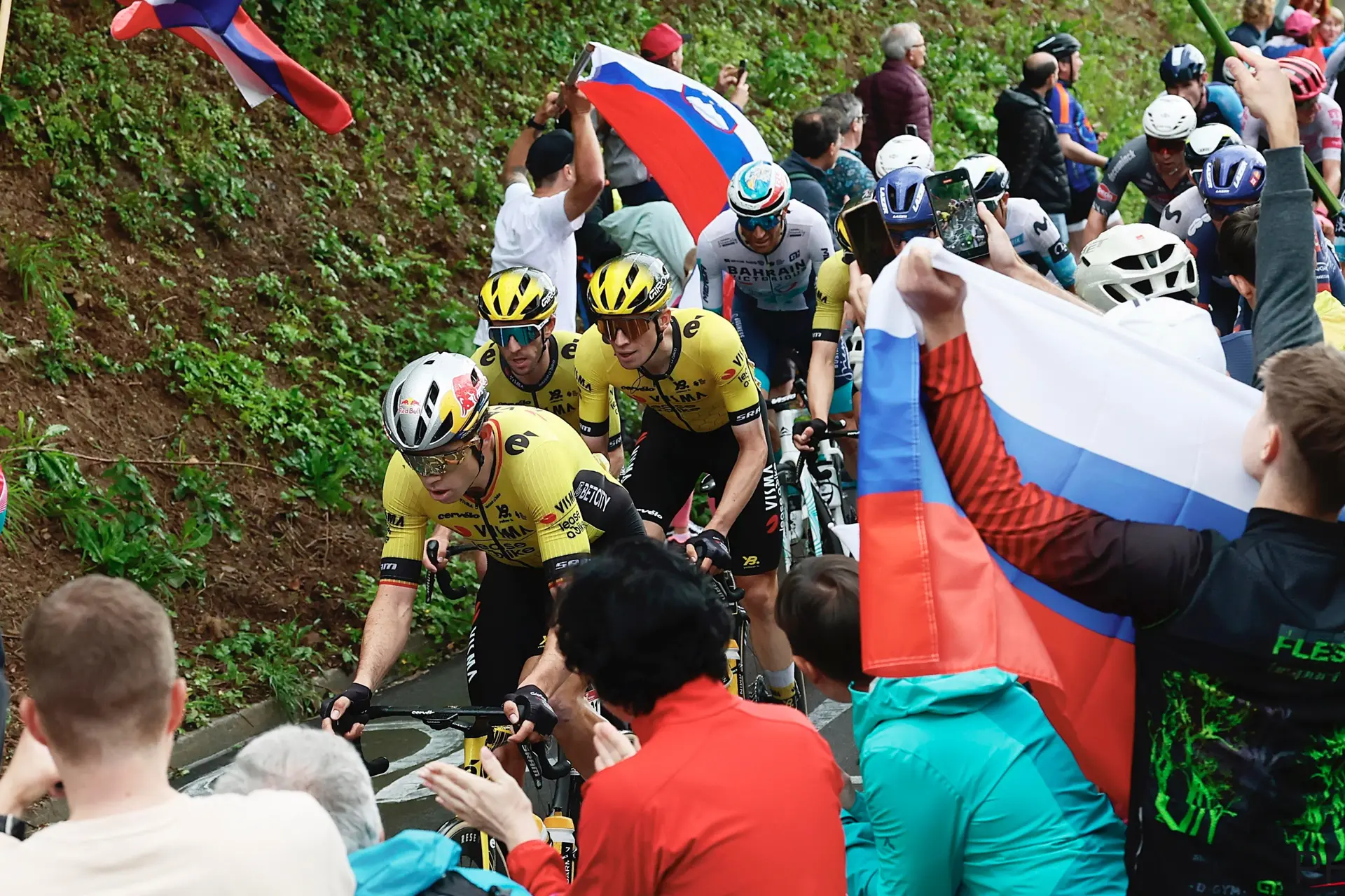 Wout van Aert deelt keiharde sneer uit: 'Ze zouden beter hun verstand gebruiken'