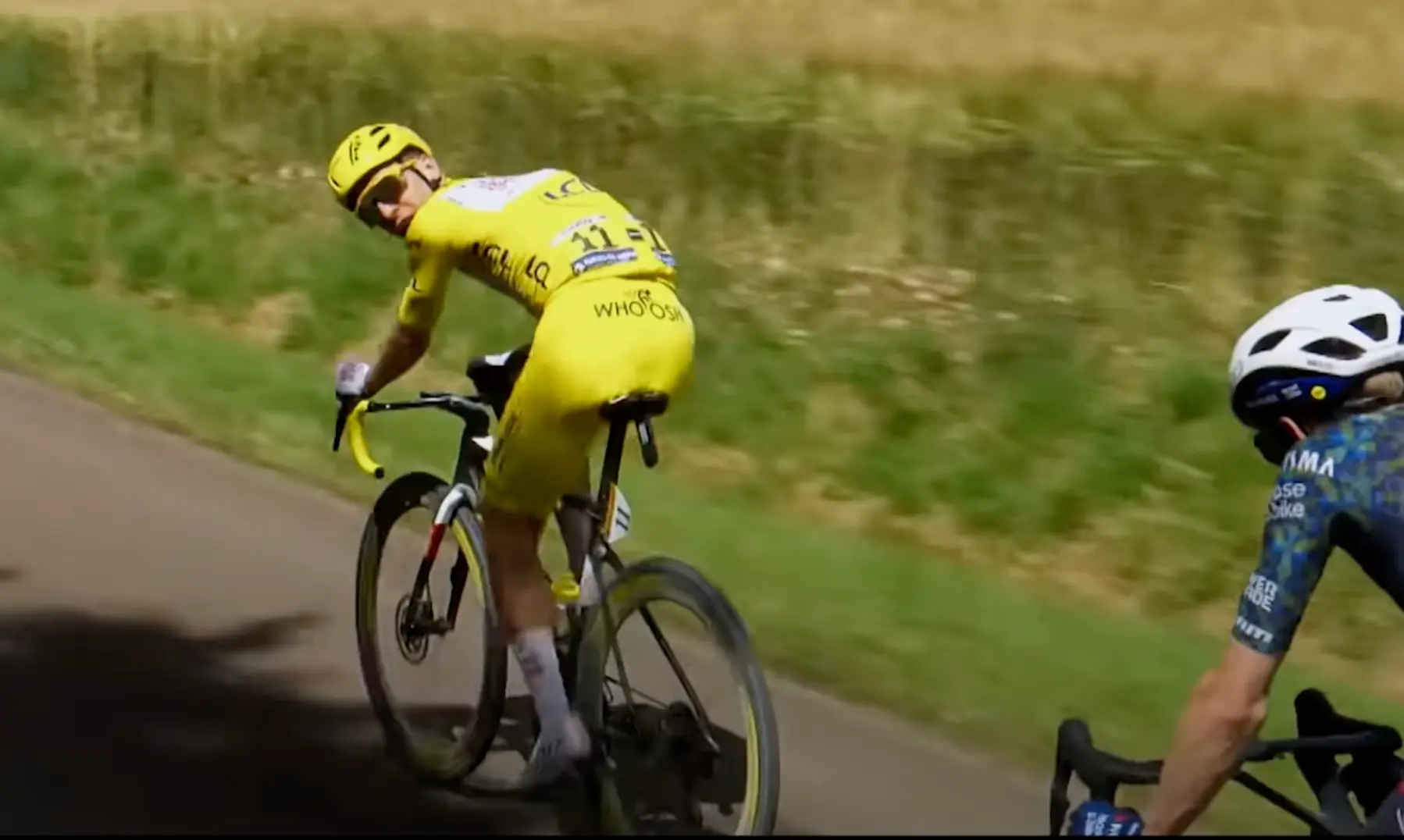 VIDEO. Woedende Pogacar snauwde lelijk scheldwoord naar Vingegaard tijdens Tour