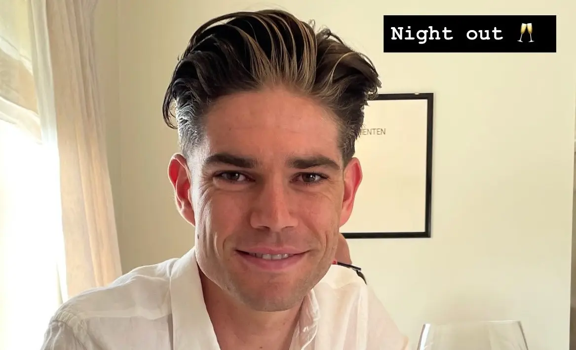 KIJK. Wout van Aert dineert in chique restaurant (met peperduur horloge om zijn pols)