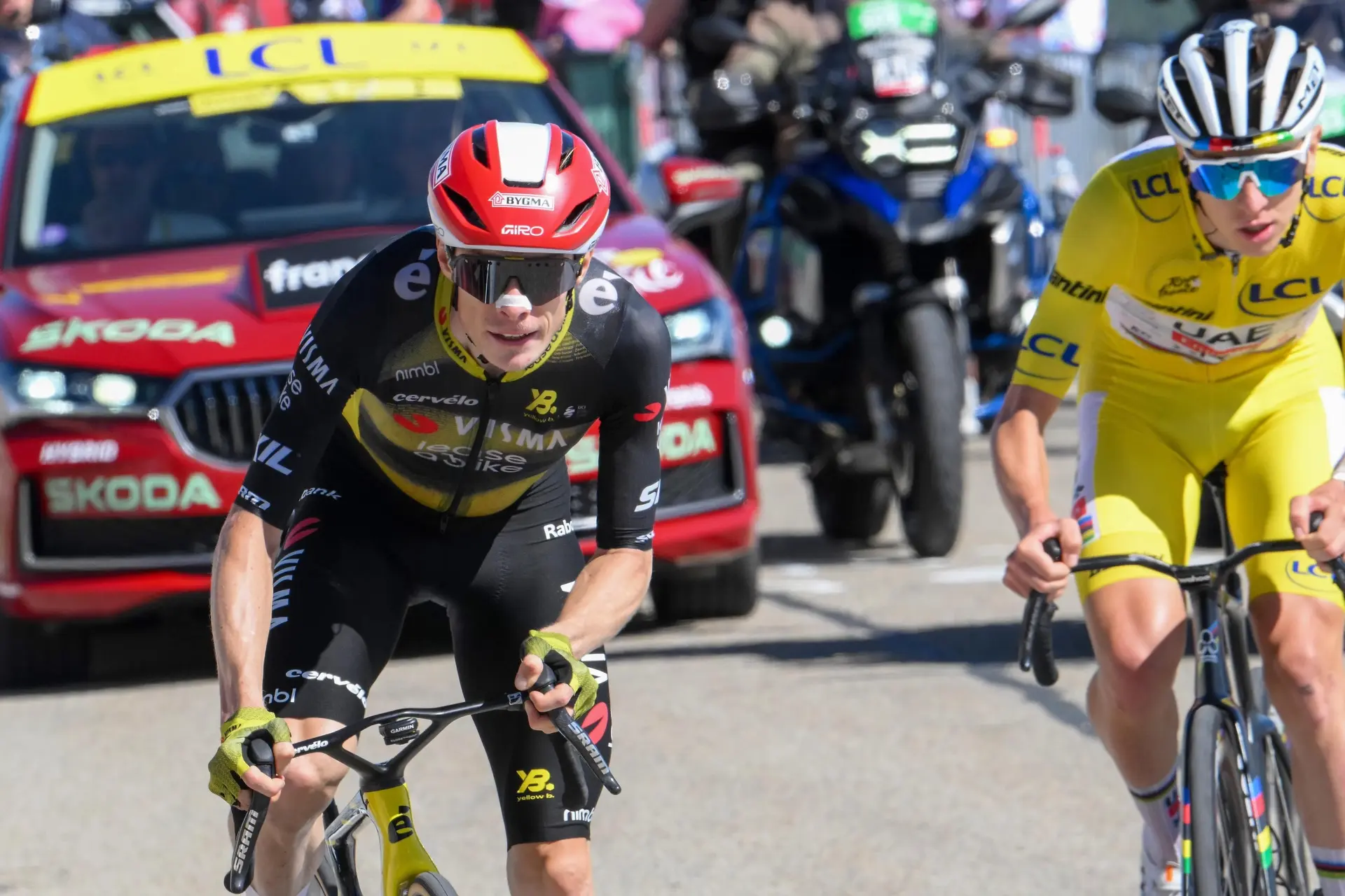 Fotograaf werkt Vingegaard tegen de grond op Mont Ventoux