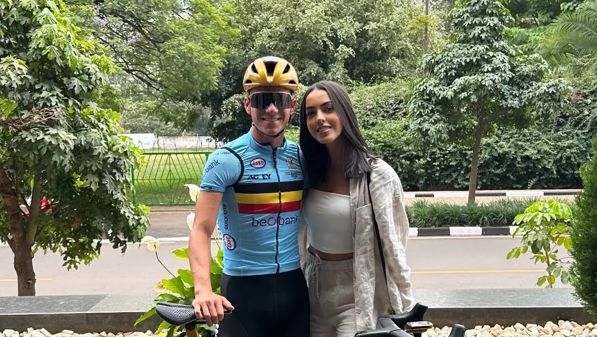 Oumi Rayane, echtgenote van Evenepoel, deelt vlammend statement na WK Kigali