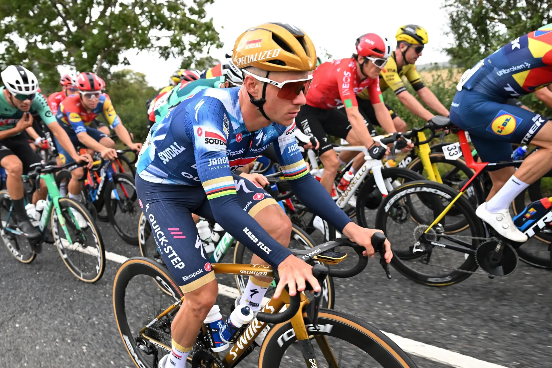 VIDEO. Remco Evenepoel frustreert zich tijdens Tour of Britain