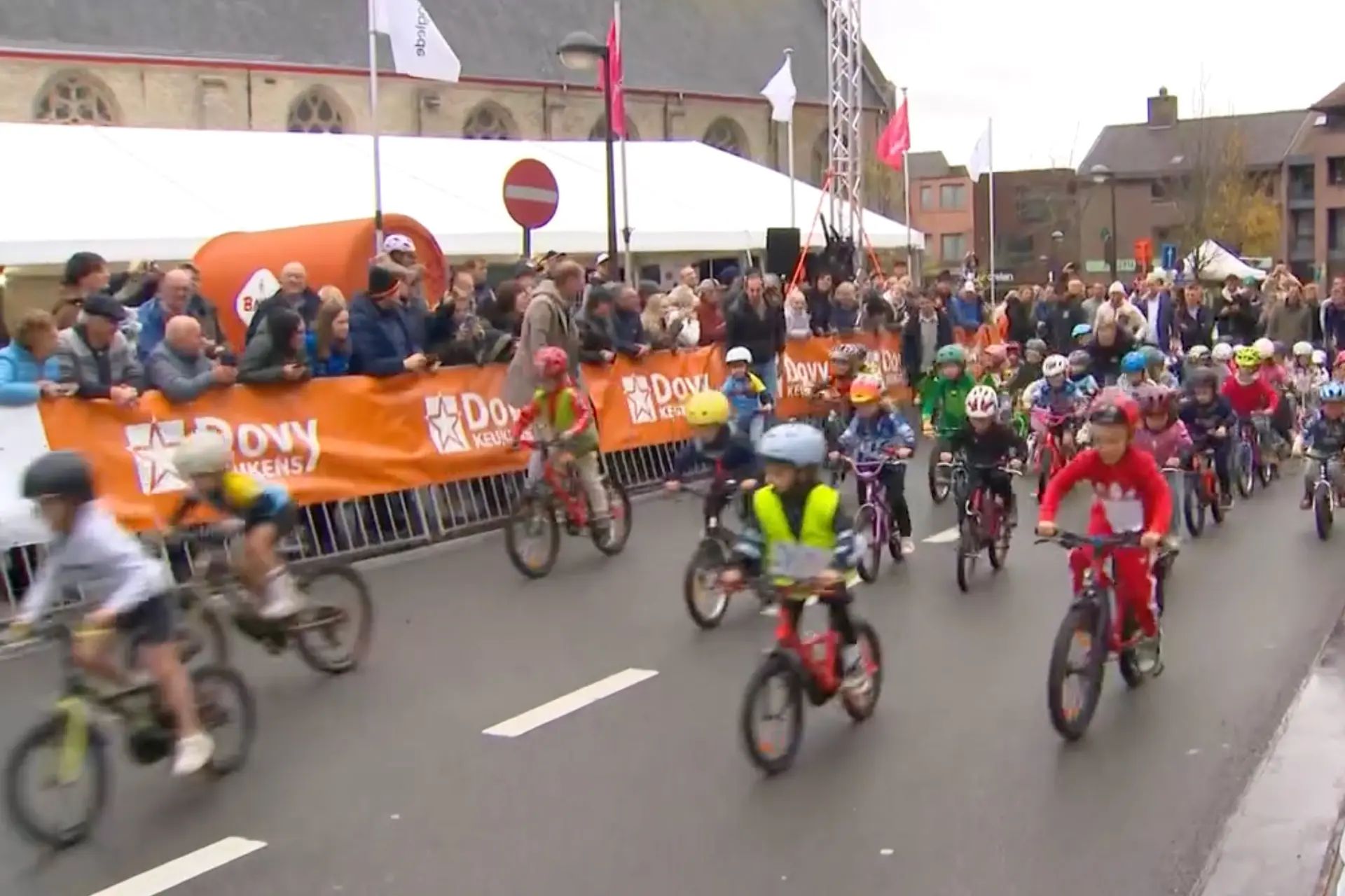 KIJK. Georges van Aert (4) heeft zijn allereerste koers gereden