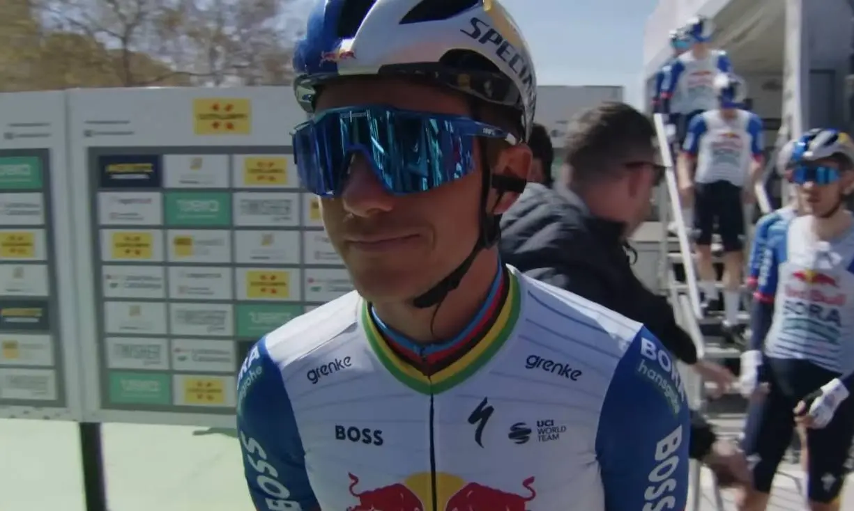Evenepoel kritisch voor organisatie na val in Ronde van Catalonië: "Dit is niet meer van deze tijd!"