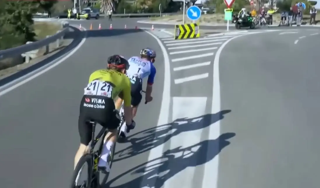 Evenepoel blikt vooruit en heeft stevige waarschuwing voor Vingegaard na 'akkefietje' in Ronde van Catalonië