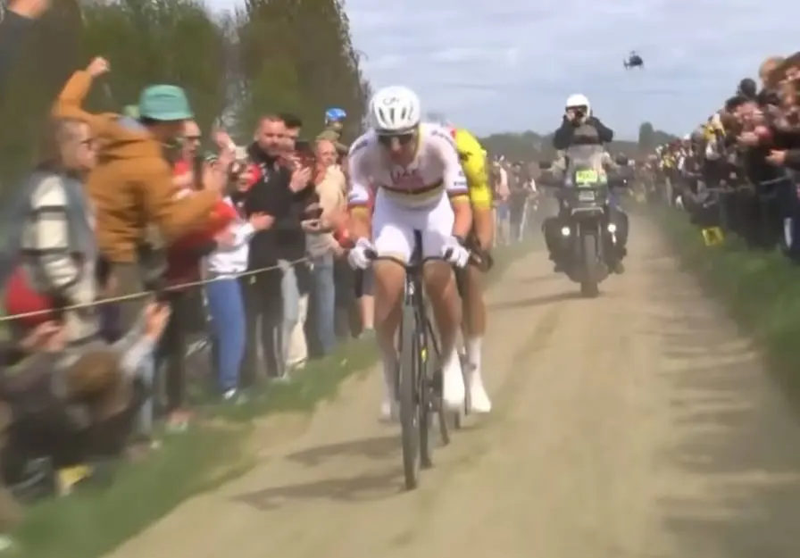 Ploegmaat van Pogacar haalt zwaar uit naar Wout van Aert en Mathieu van der Poel: "Kleinzielige profiteurs!"