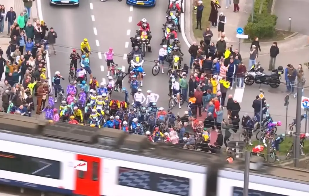 Parket opent officieel onderzoek naar spoorwegincident Ronde van Vlaanderen: "Kan grote gevolgen hebben"
