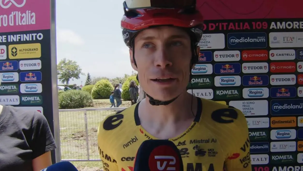 Jonas Vingegaard verrast vriend en vijand in de Giro: "Plots gebeurde het..."