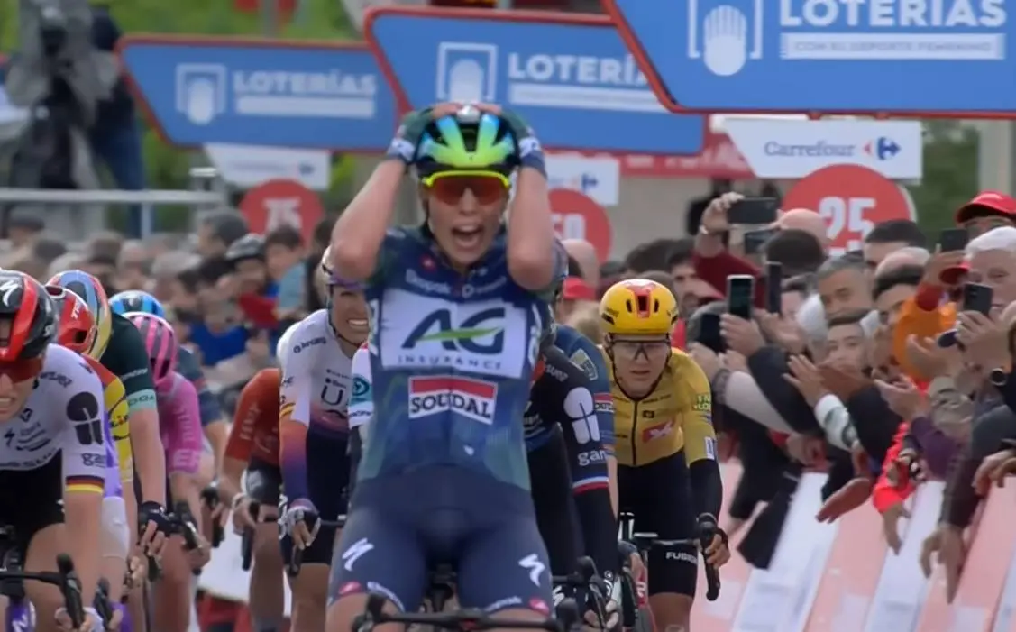 Shari Bossuyt doorbreekt de stilte na ritzege in Vuelta en sprintincident met Kopecky