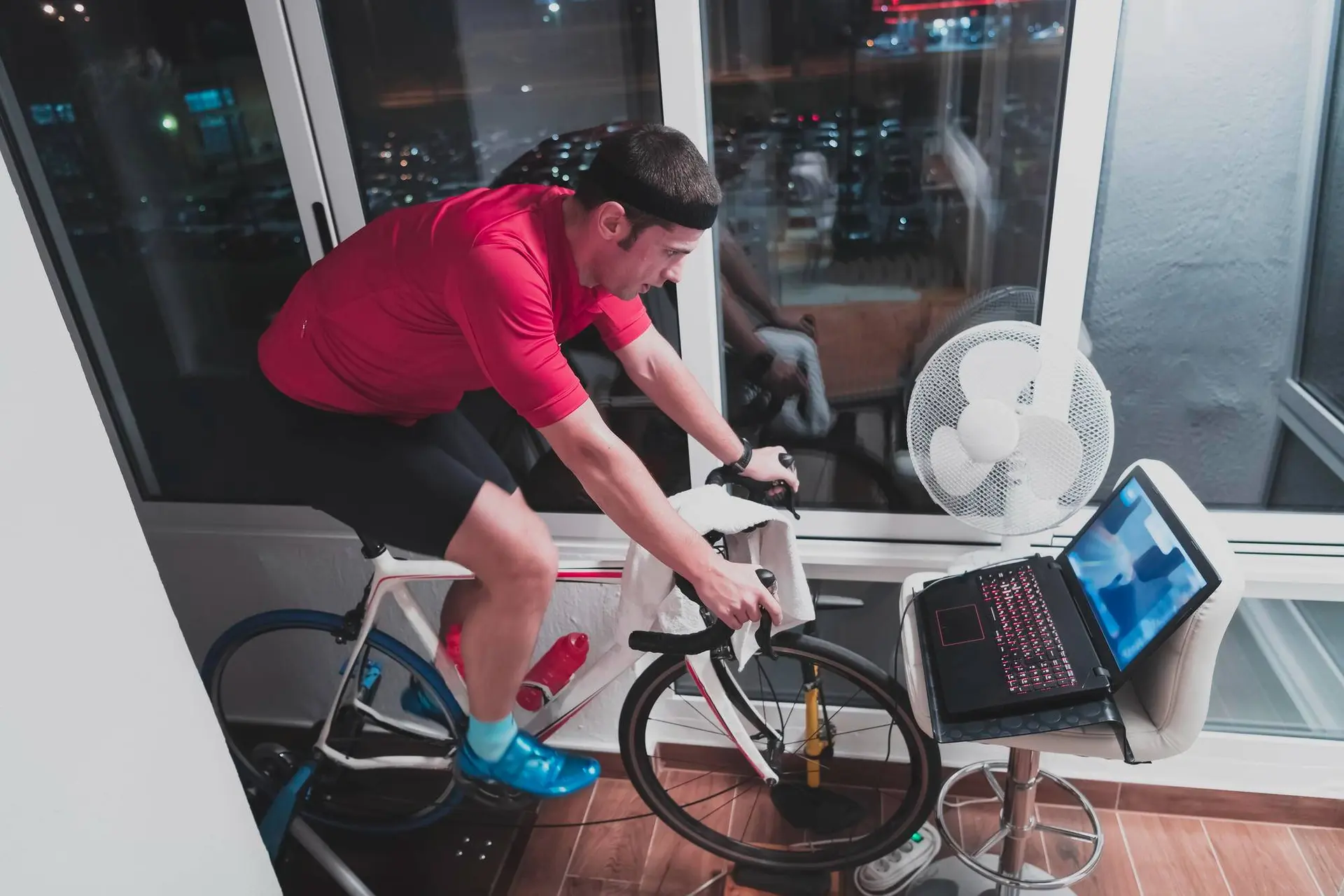 Wat gebeurt er als je alleen maar op Zwift traint en nooit buiten?