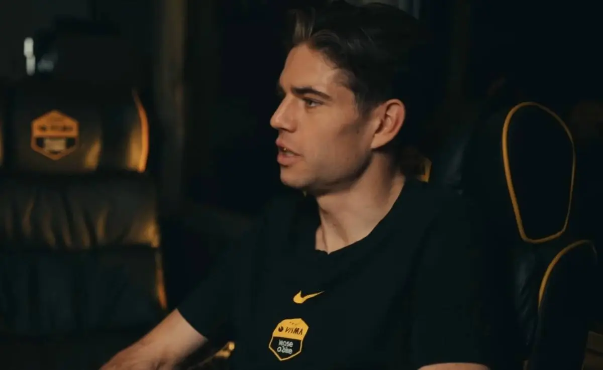 Van Aert duikt pas 6 minuten voor sluiting check-in op in Zaventem voor vlucht naar WK