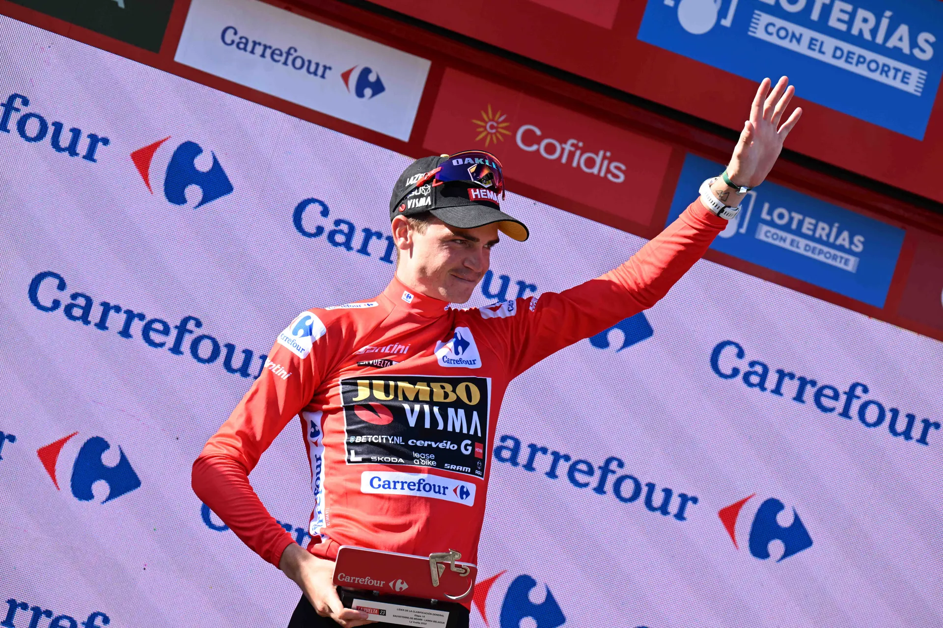 "Soms is het beter om de tweede viool te spelen dan de leider" - INEOS Grenadiers hoofdtrainer betwijfelt of Sepp Kuss kan zegevieren als uitgesproken GC-leider