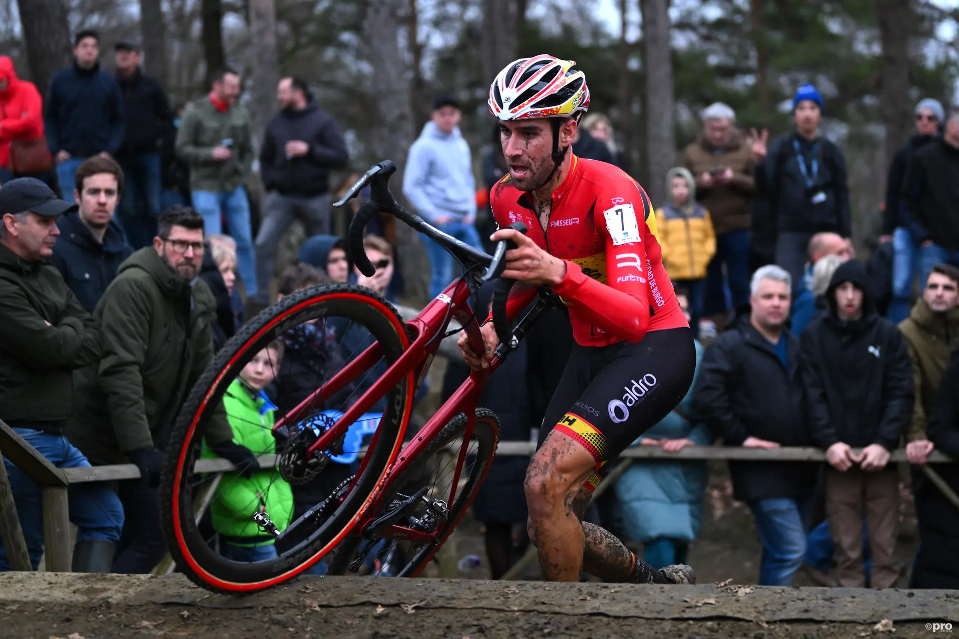 "Een organisator van een amateurcross creëerde zelf een UCI-evenement, omdat hij wist dat Felipe de punten nodig had" - Organisator van World Cup wedstrijd in Benidorm prijst impact van Felipe Orts