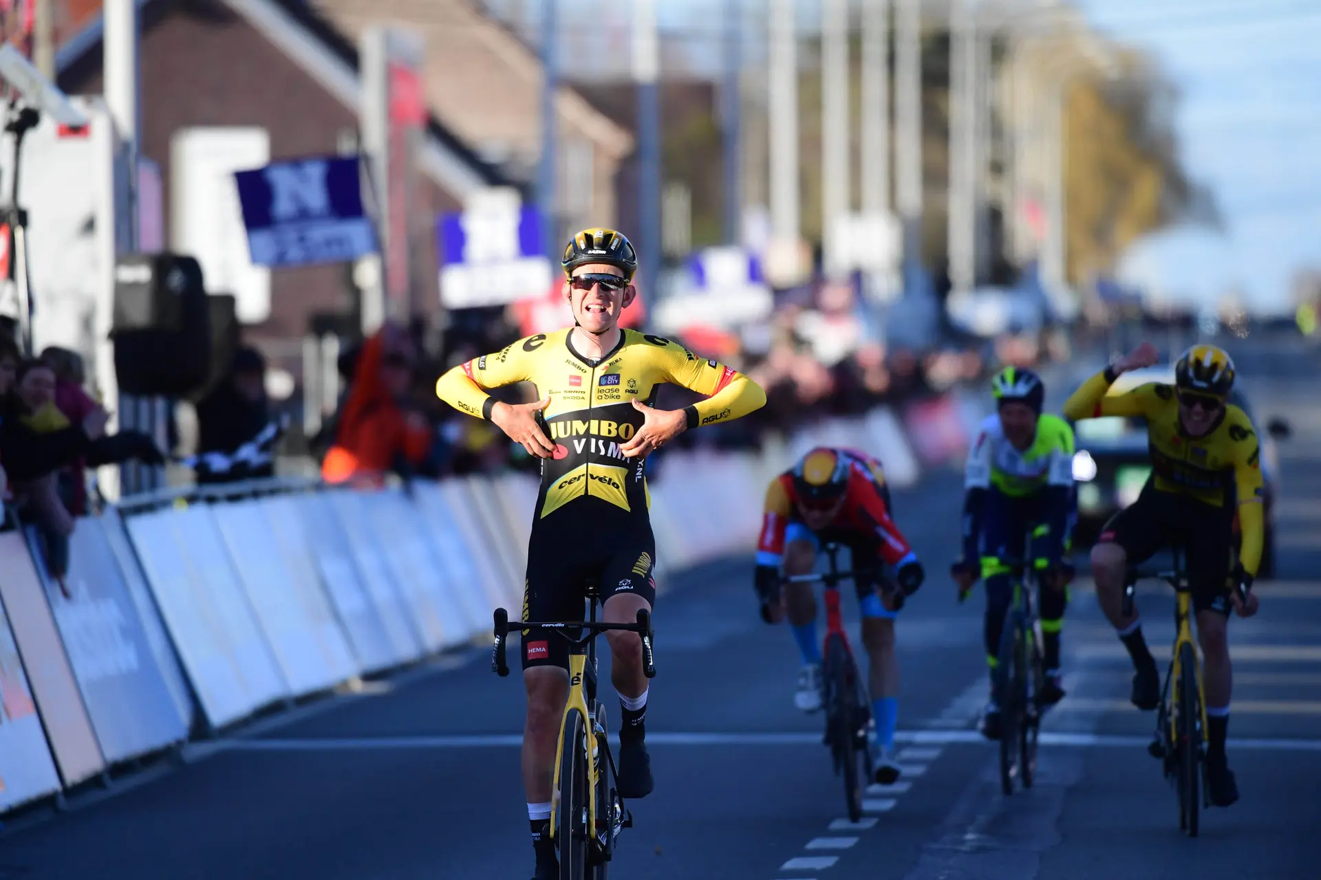 VOORBESCHOUWING | Kuurne-Brussel-Kuurne 2024 - Wout van Aert en Christophe Laporte de favorieten om Visma's zegereeks voort te zetten
