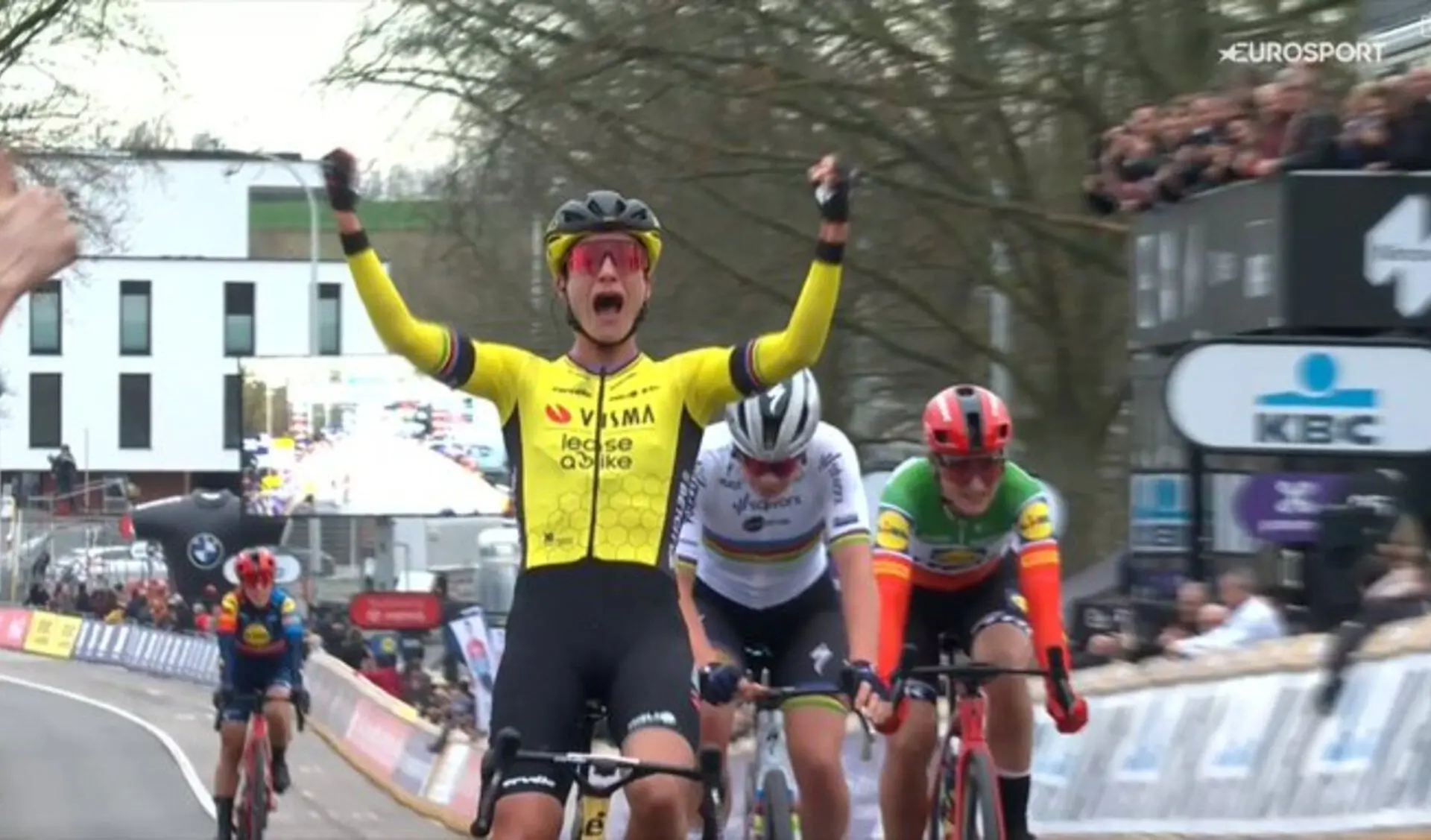 "De grootste aller tijden" - Lof voor Marianne Vos na succes in Omloop Het Nieuwsblad WE