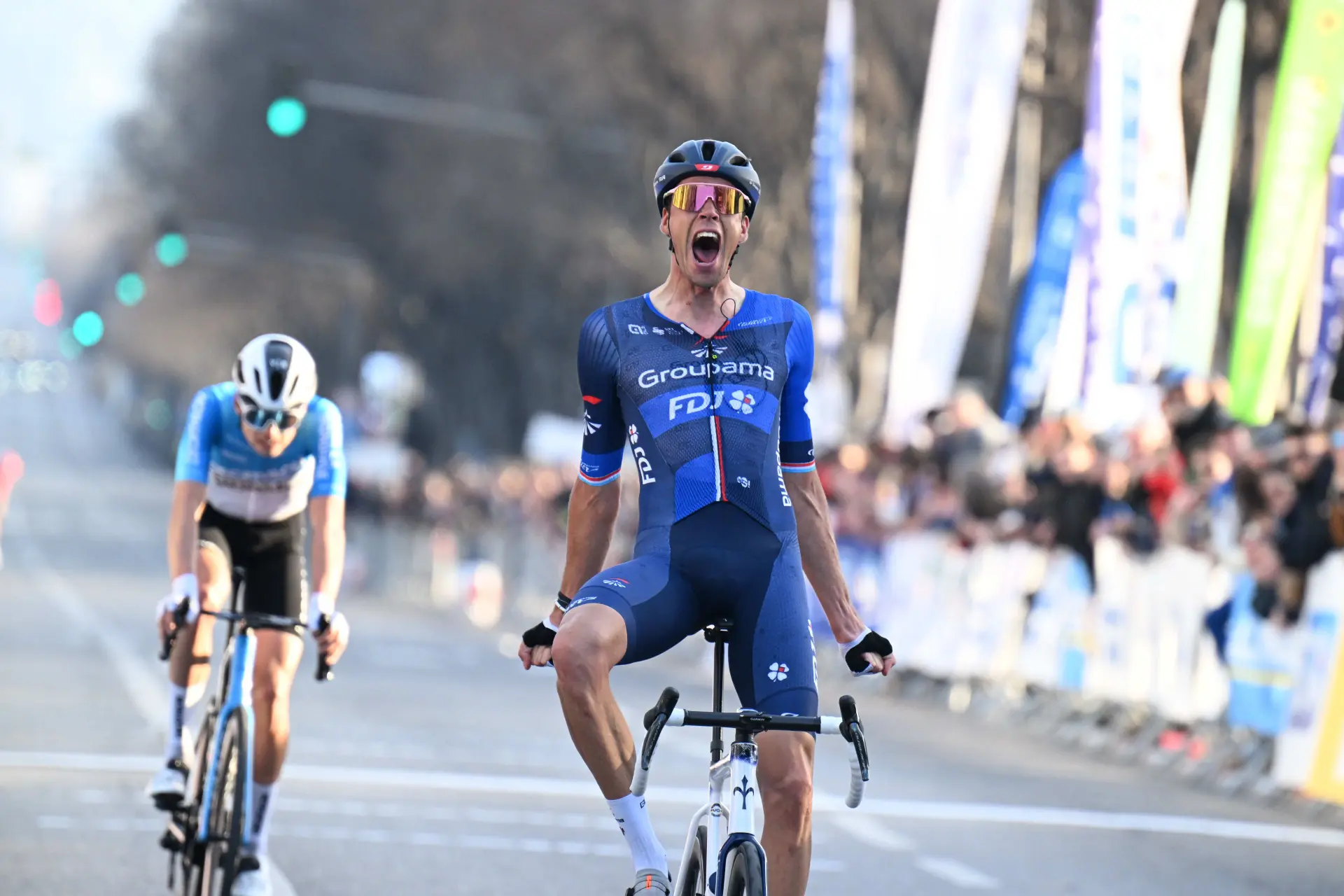 VOORBESCHOUWING | Tour des Alpes Maritimes 2024 etappe 2 - Ethan Vernon moet voorsprong verdedigen in laatste heuvelachtige etappe rond Nice