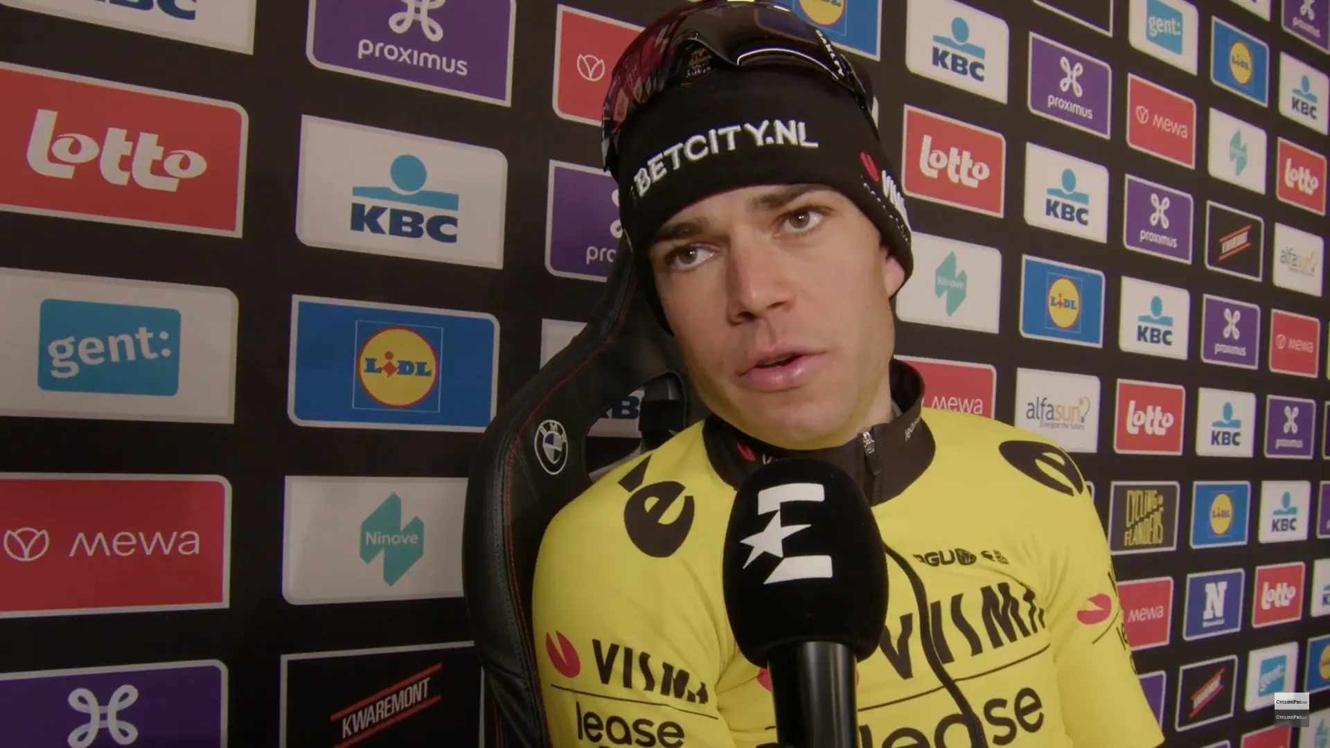 Wout van Aert komt wederom ten val in Noorwegen: "Ik heb mezelf geen pijn gedaan"