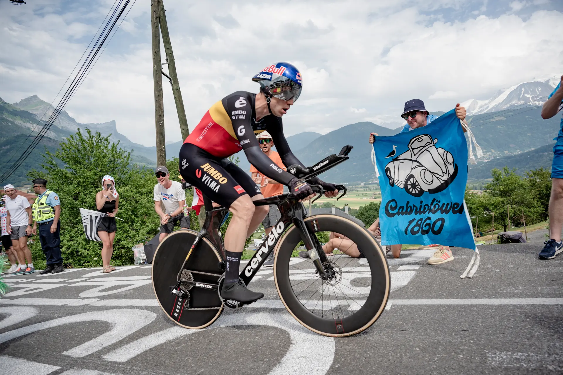 "Ik heb alles gegeven en dit was het resultaat" - Wout van Aert eindigt net buiten de Top-10 in tijdrit Volta ao Algarve