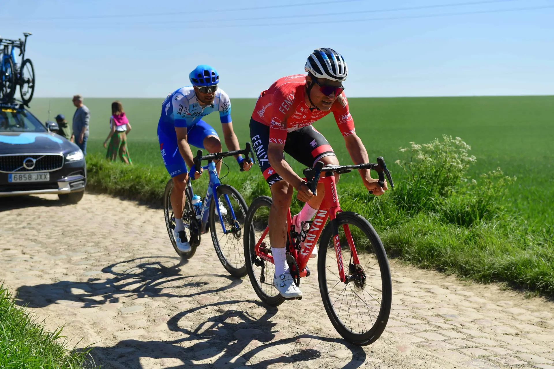 "Koersen met Mathieu voelt bijna als een voorrecht" - Silvan Dillier over de samenwerking met Van der Poel in de voorjaarsklassiekers
