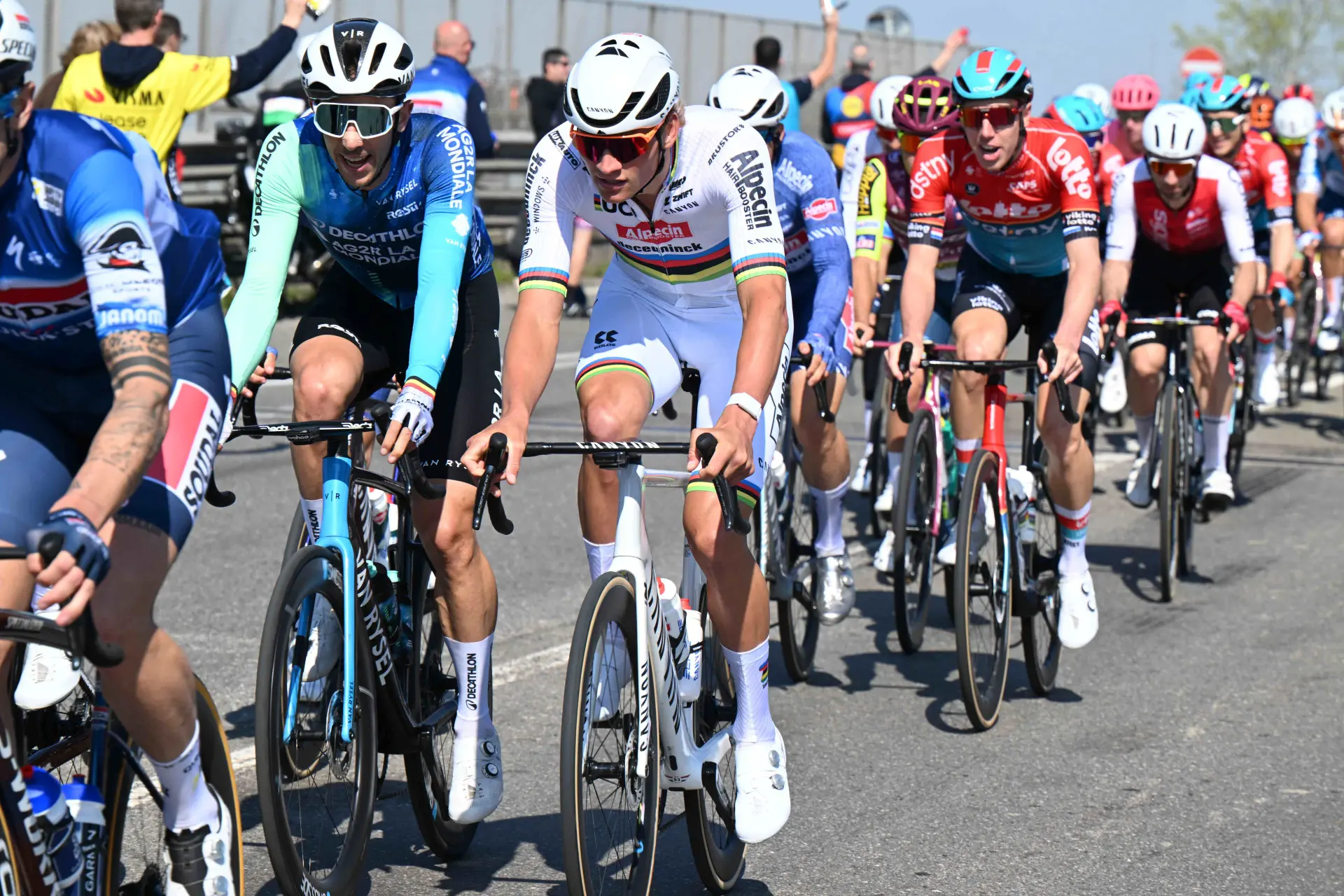 "Groter wordt het niet" - Veel lof voor de gebroeders Roodhooft na contractverlenging van Mathieu van der Poel
