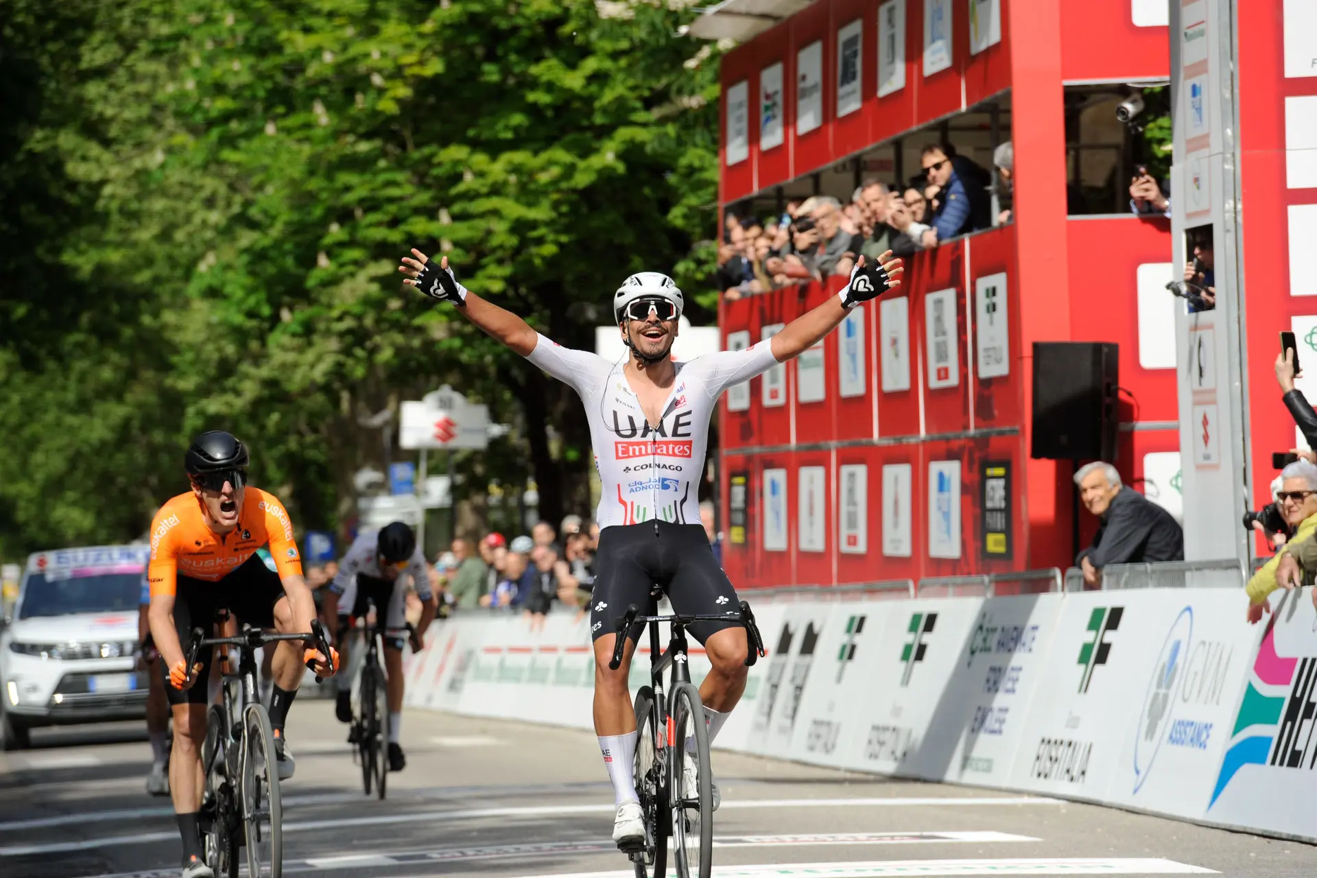 António Morgado wint 2e etappe Vuelta a Asturias en laat sprinttalent zien
