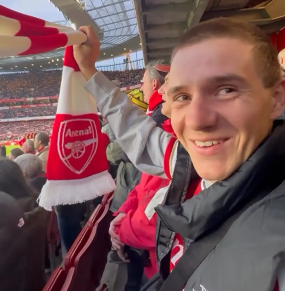 'Gunner' Remco Evenepoel gaat uit zijn dak na monsterzege van Arsenal tegen Chelsea