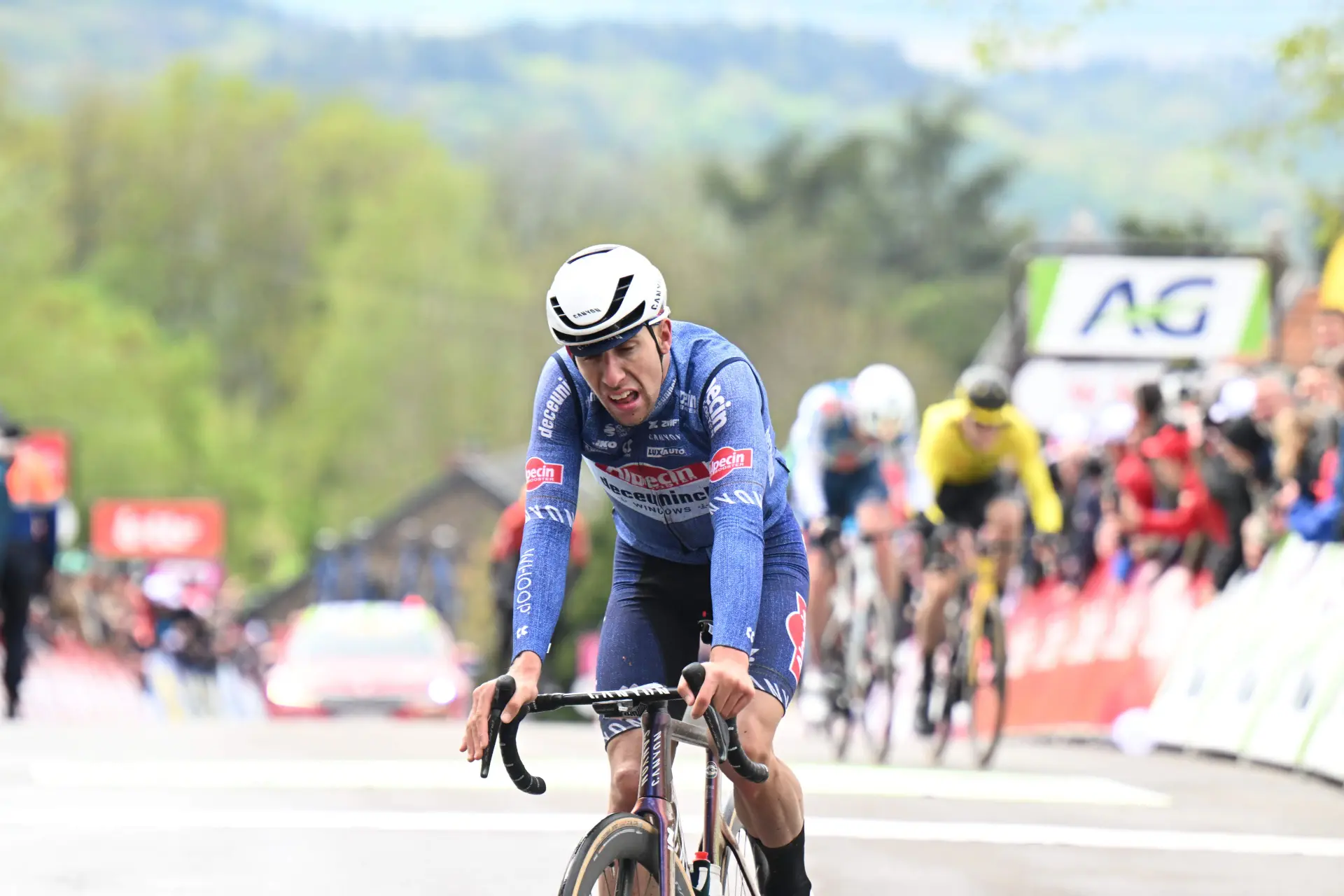 "Op de laatste klim had ik moeite om in het wiel te blijven" - Axel Laurance overleeft chaotische finale in Ronde van Noorwegen en behaalt grootste overwinning in carrière