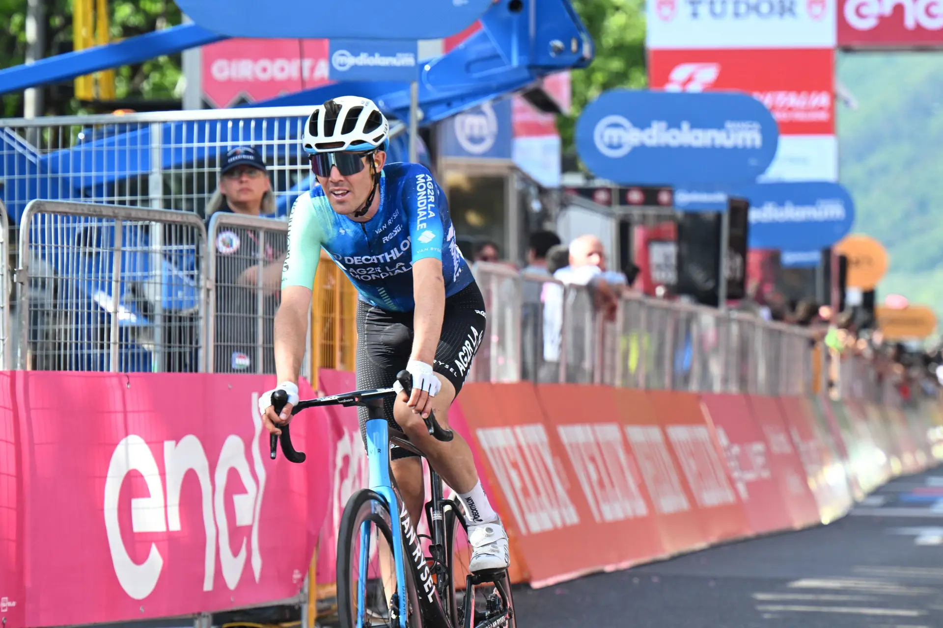 "Waar ik verdien te staan" - Ben O'Connor mist eerste podium in grote ronde, maar is tevreden met 4e plaats algemeen
