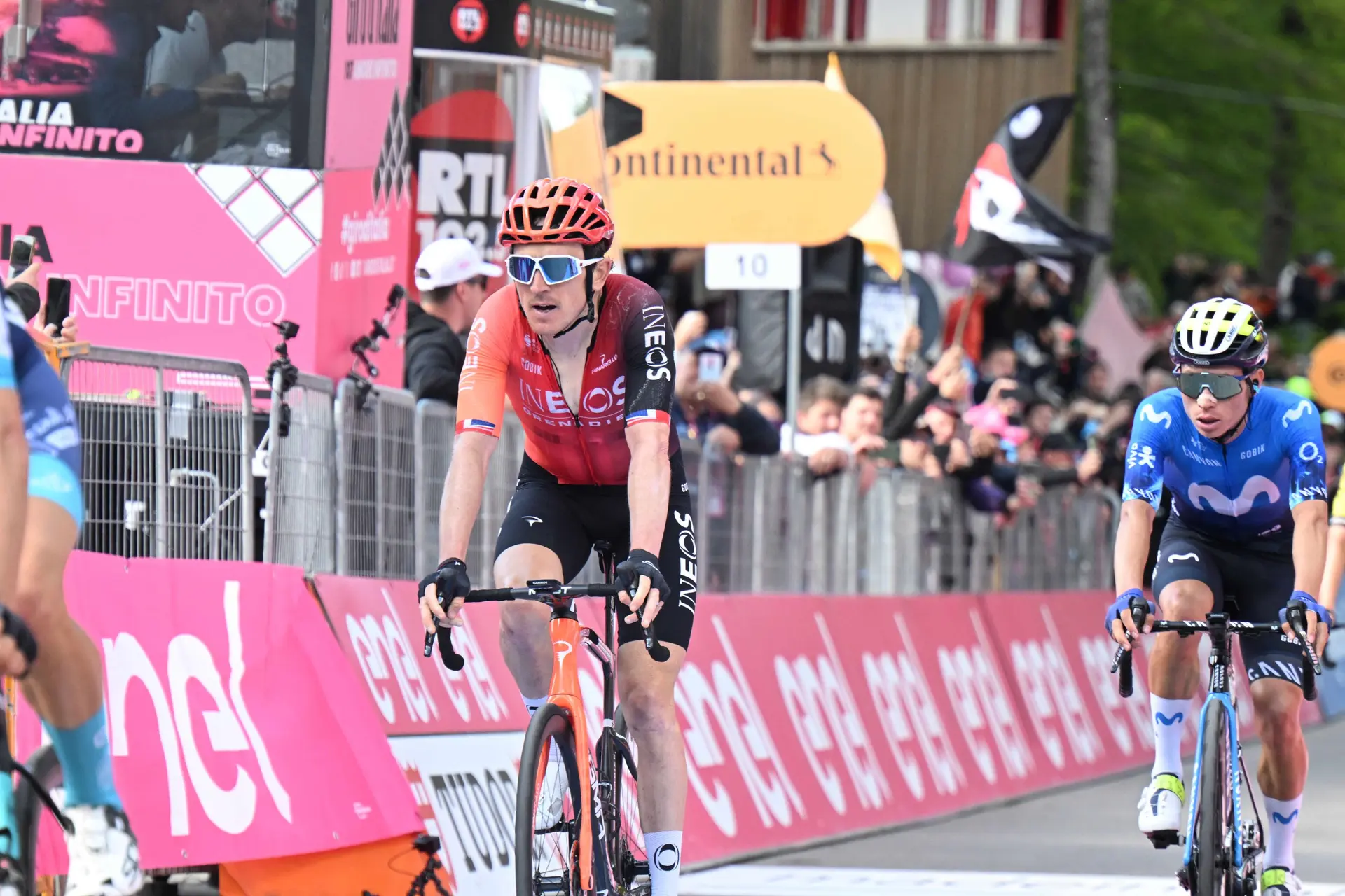 Geraint Thomas blijft derde na rustige dag op Bocca della Selva: "Het was een van de makkelijkste bergop-finishes vandaag"