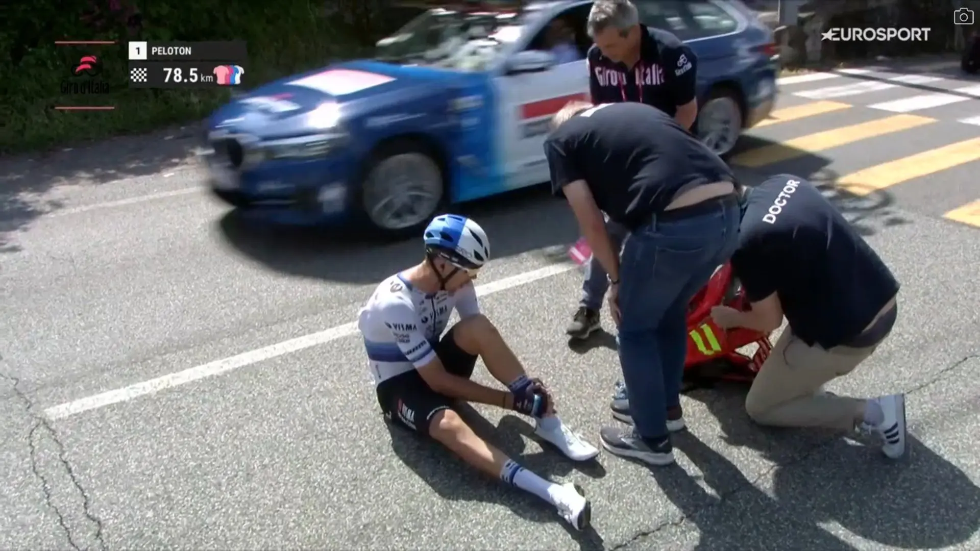 VIDEO: Christophe Laporte gaat hard onderuit bij eerste tussensprint
