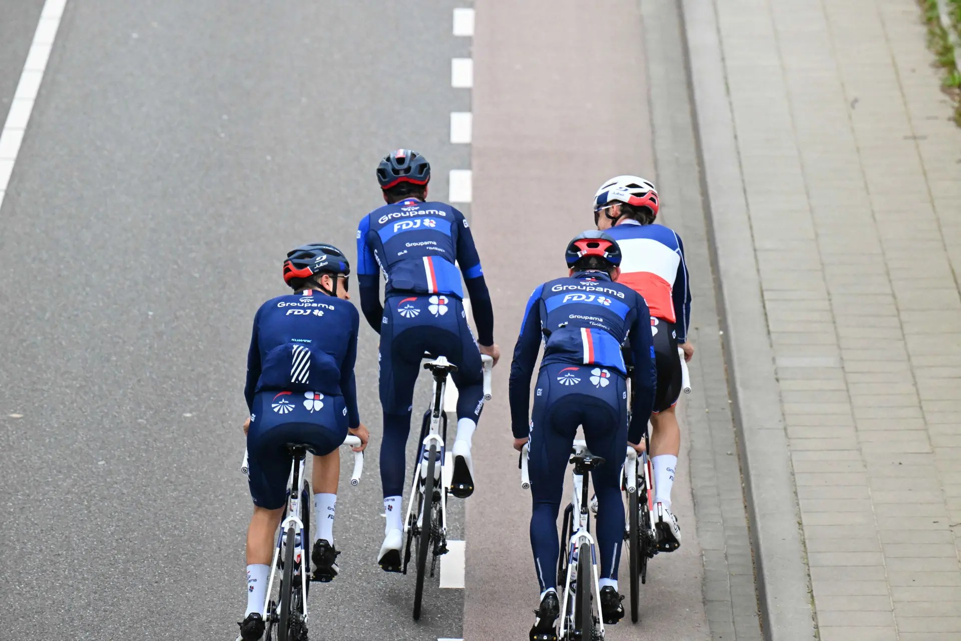 Clement Davy verlaat al vroeg de koninginnenrit van de Giro d'Italia