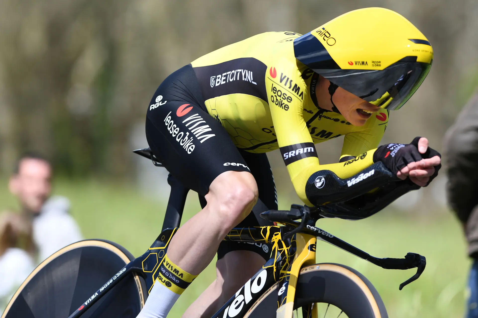 Coach Jonas Vingegaard heeft vertrouwen in deelname aan de Tour de France: "Er is niemand die zo snel kan verbeteren als hij"