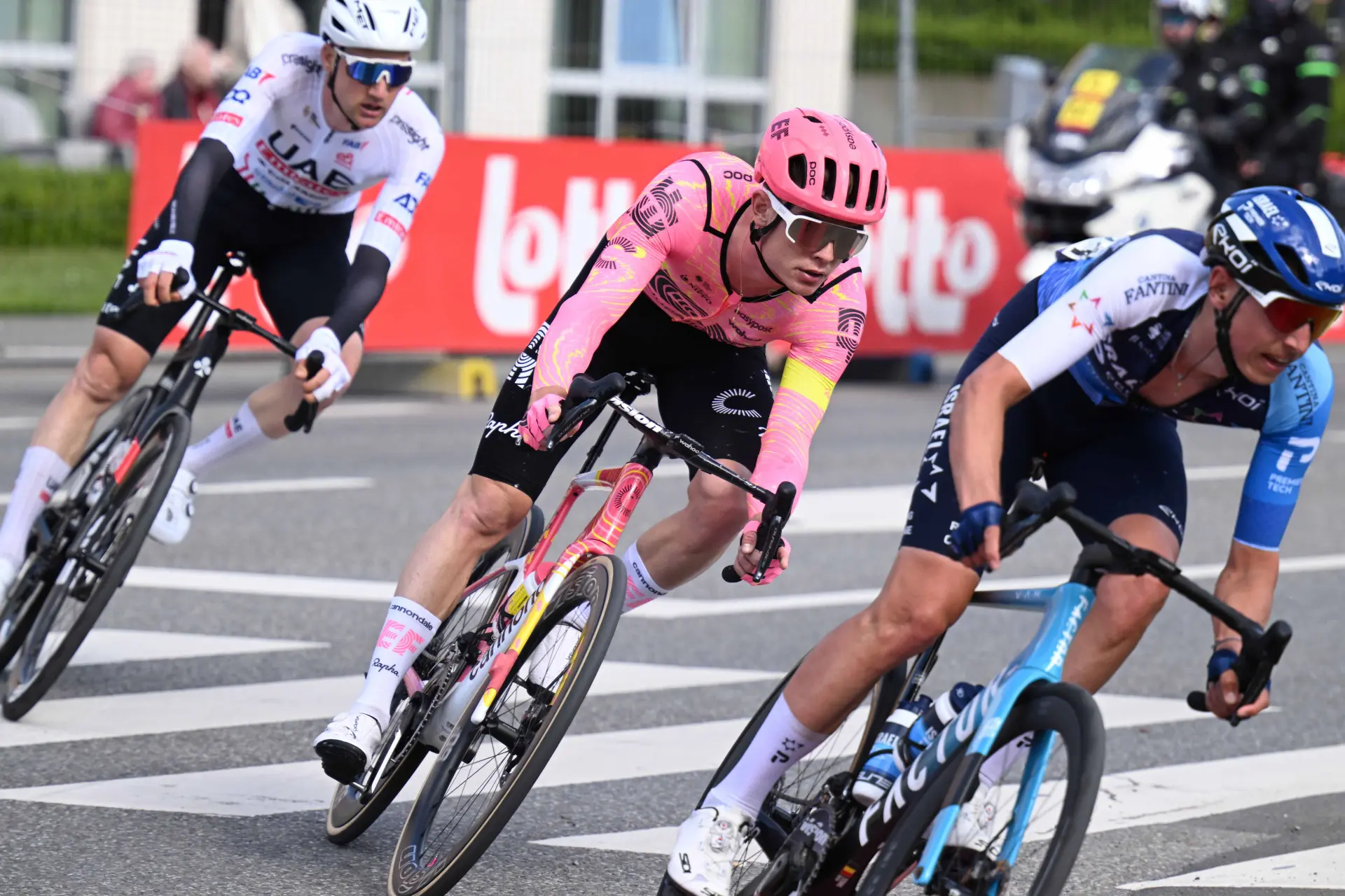 "Het is nog steeds moeilijk in te schatten waar ik sta ten opzichte van de toprenners" - Marijn van den Berg hoopt op selectie voor Tour de France