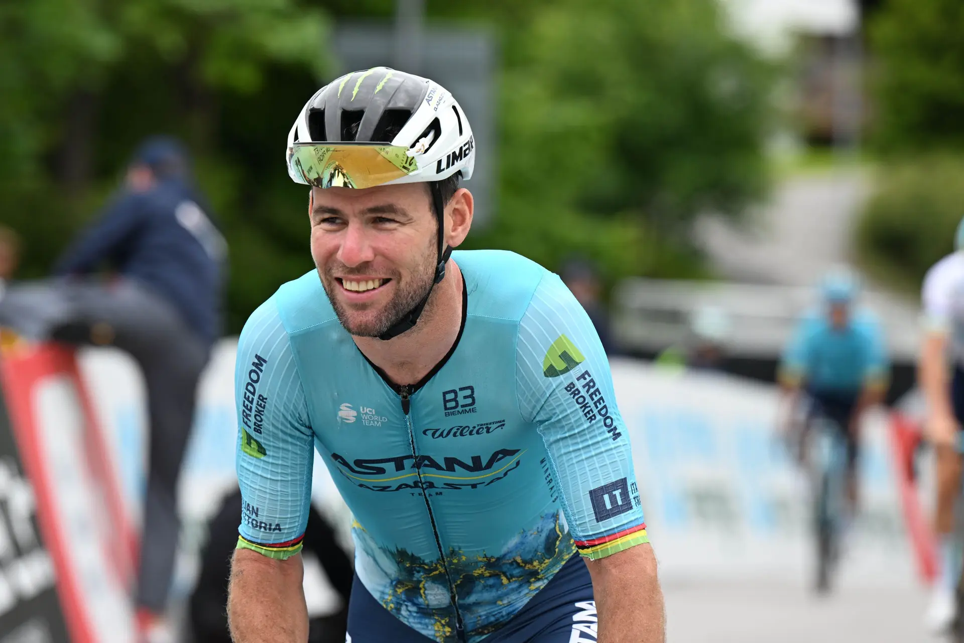 Cees Bol legt uit waarom Tour de Suisse belangrijk was in de Tour-voorbereiding van Mark Cavendish: "De Tour begint heel hard en daar moeten we klaar voor zijn"